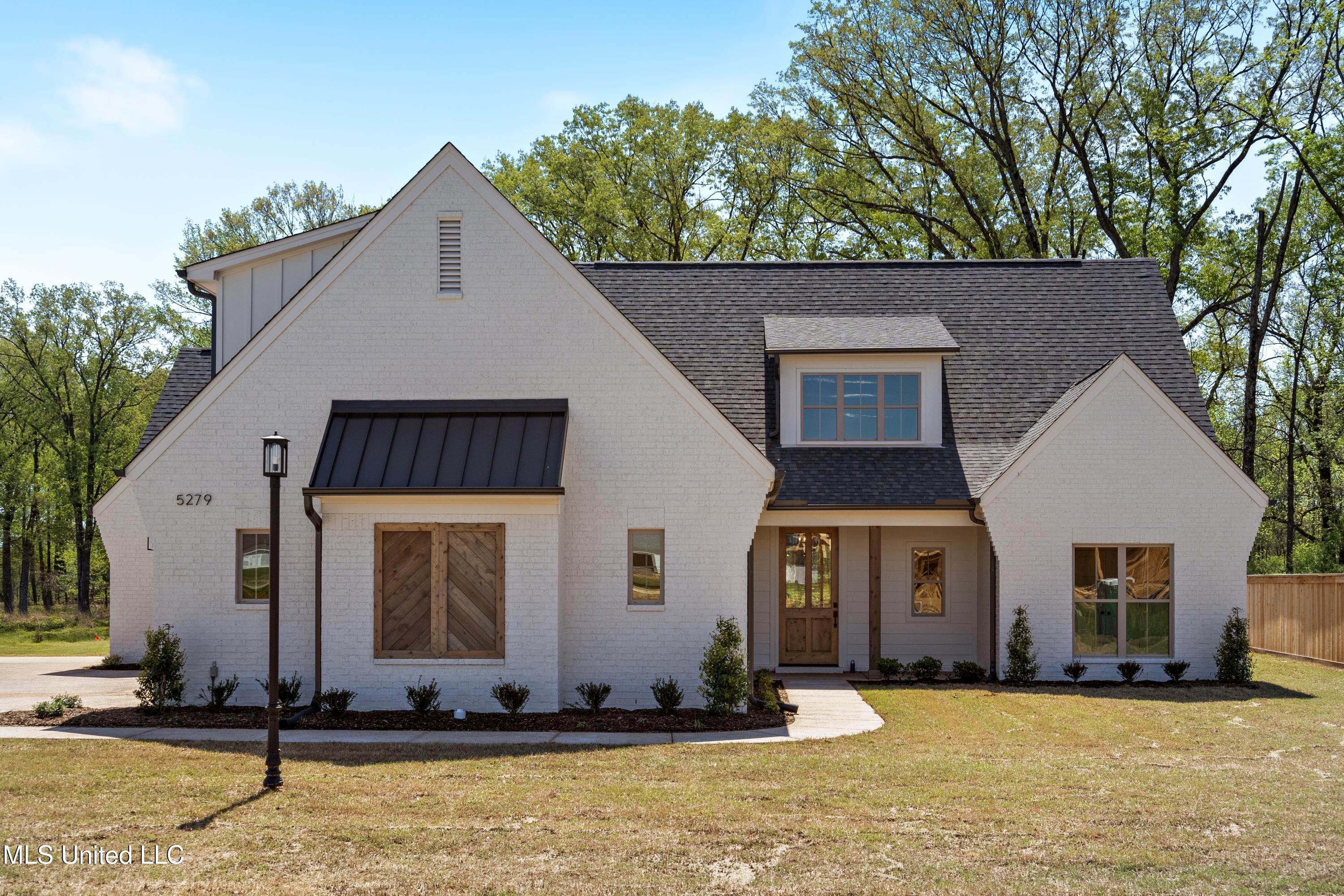 5279 Camp Crossing Property Photo 1