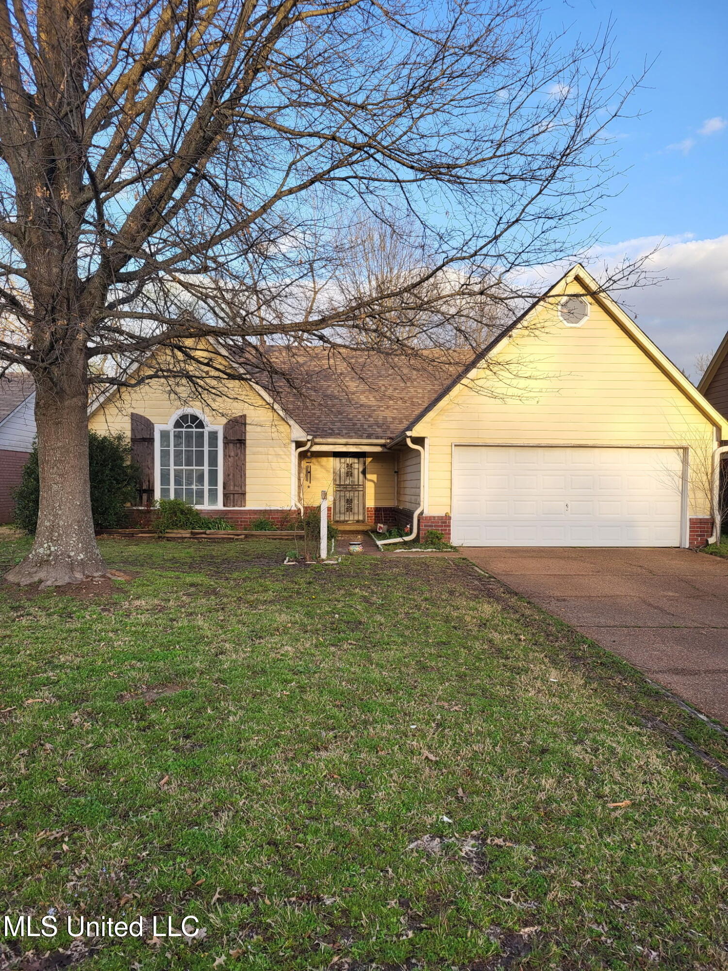 5632 Kentwood Drive Property Photo 1