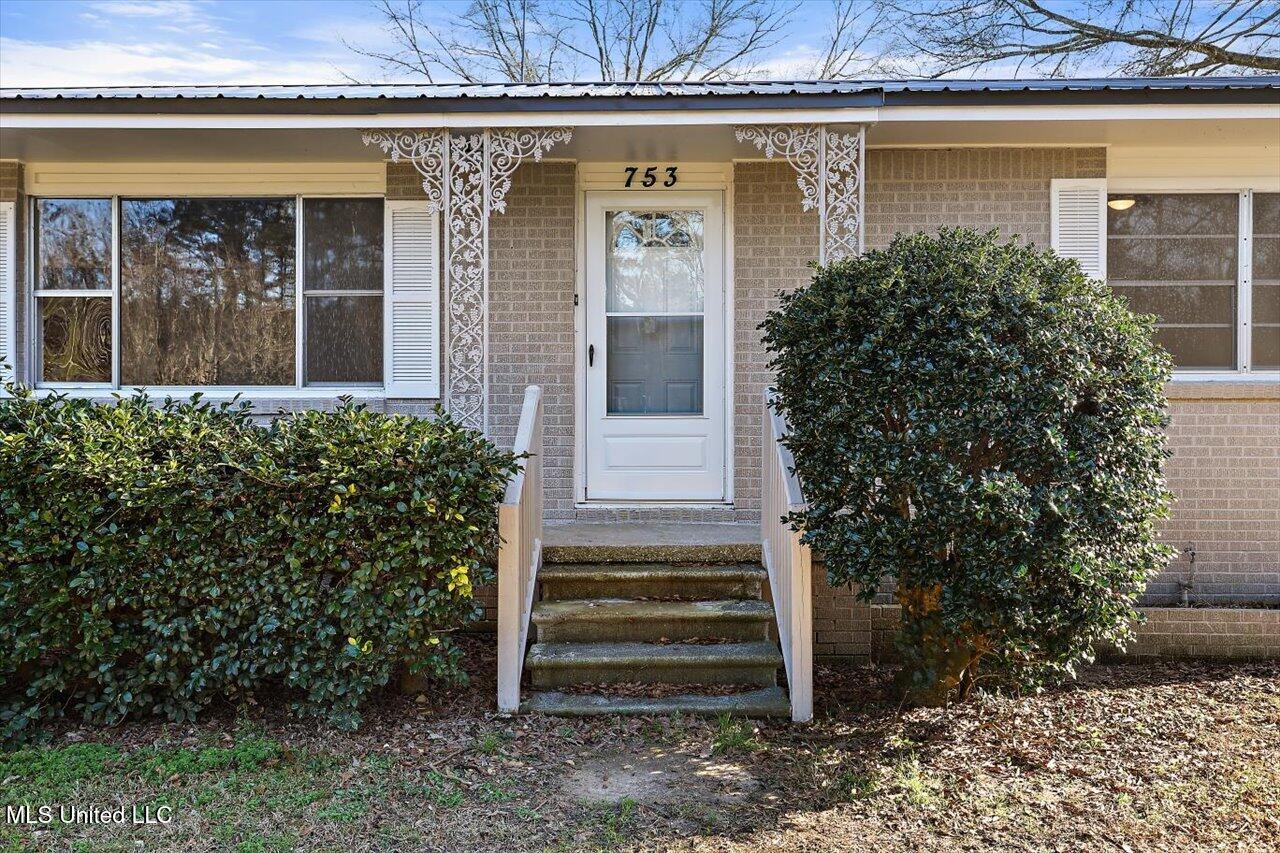 753 E Simpson Highway 28 Property Photo 4