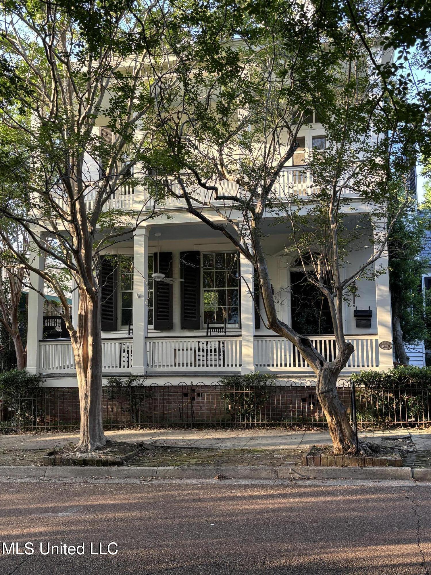705 Washington Street Property Photo 2