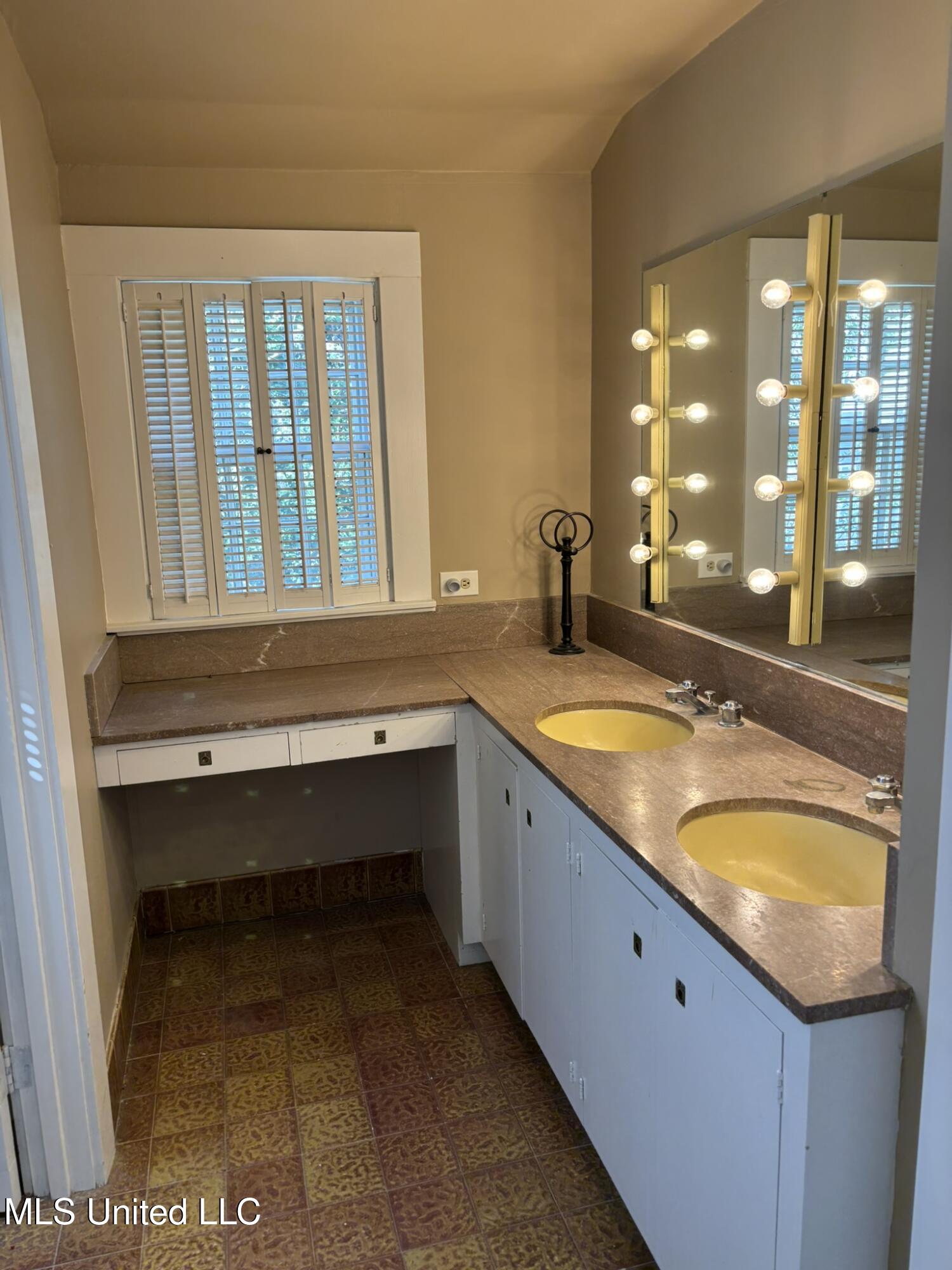 705 Washington Street Property Photo 42