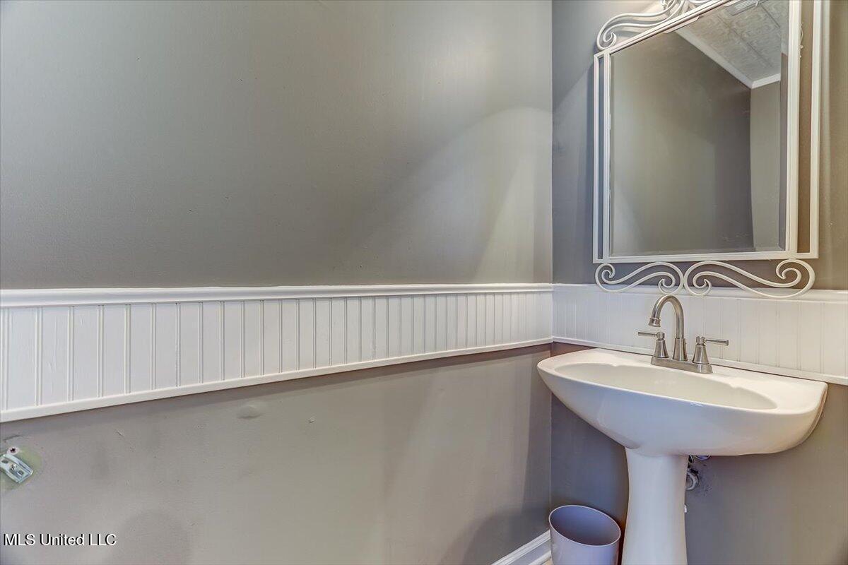 8823 Bell Forrest Drive Property Photo 8