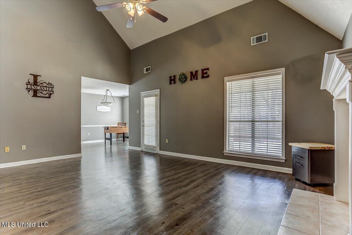 8823 Bell Forrest Drive Property Photo 9