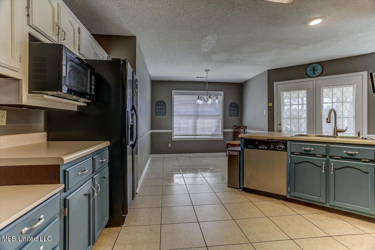 8823 Bell Forrest Drive Property Photo 18