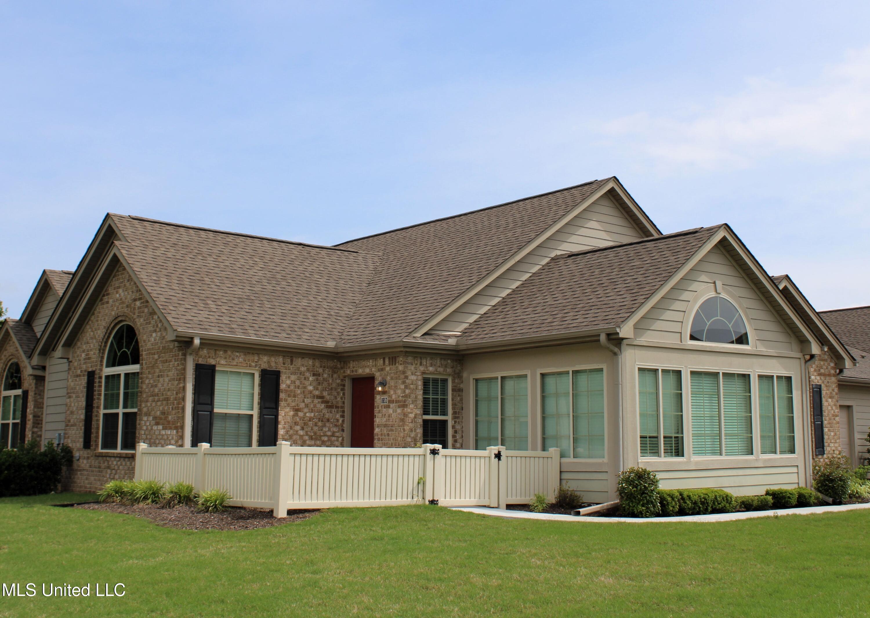 8653 Parkview Oaks Circle Property Photo 1