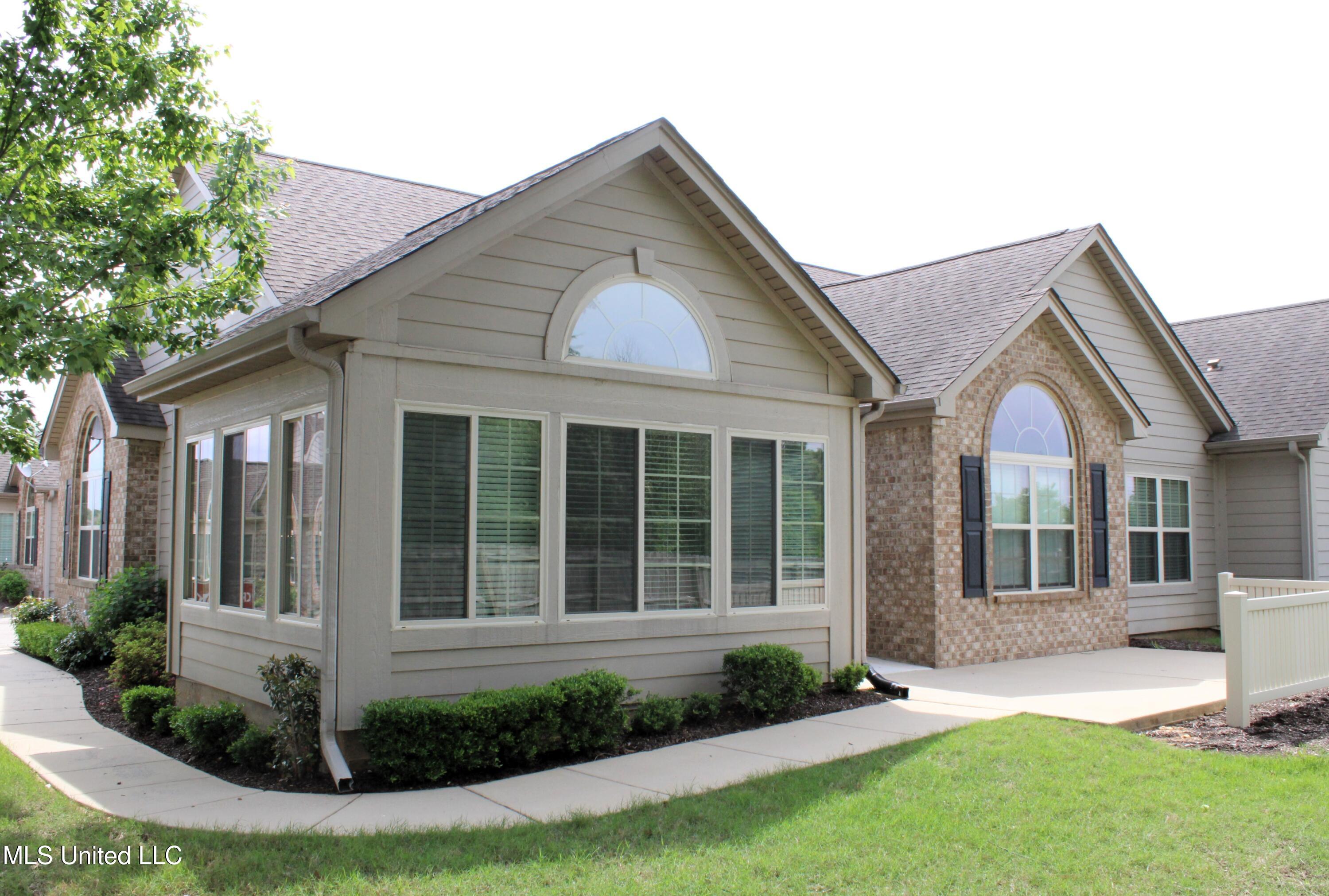8649 Parkview Oaks Circle Property Photo 1