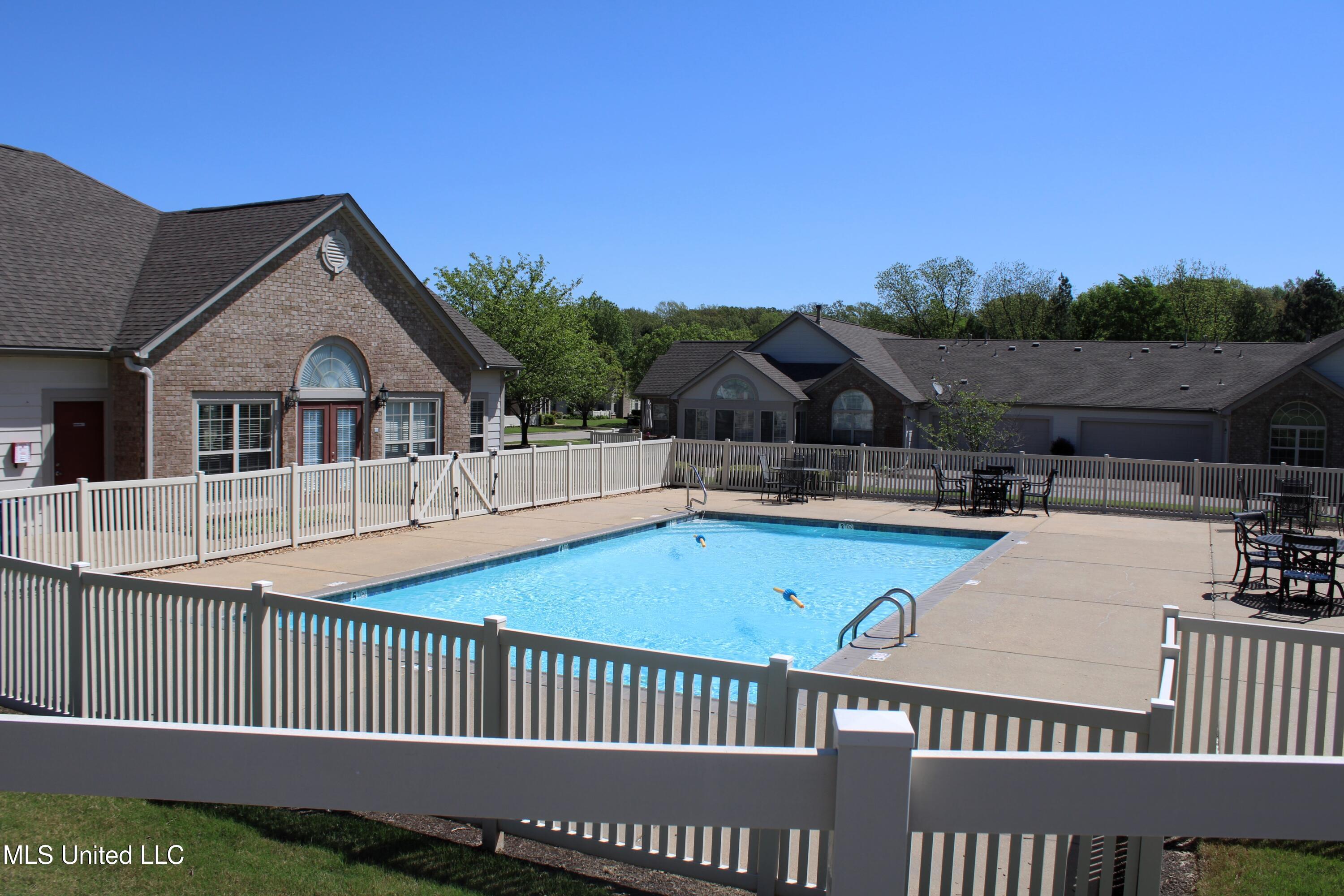 8649 Parkview Oaks Circle Property Photo 3