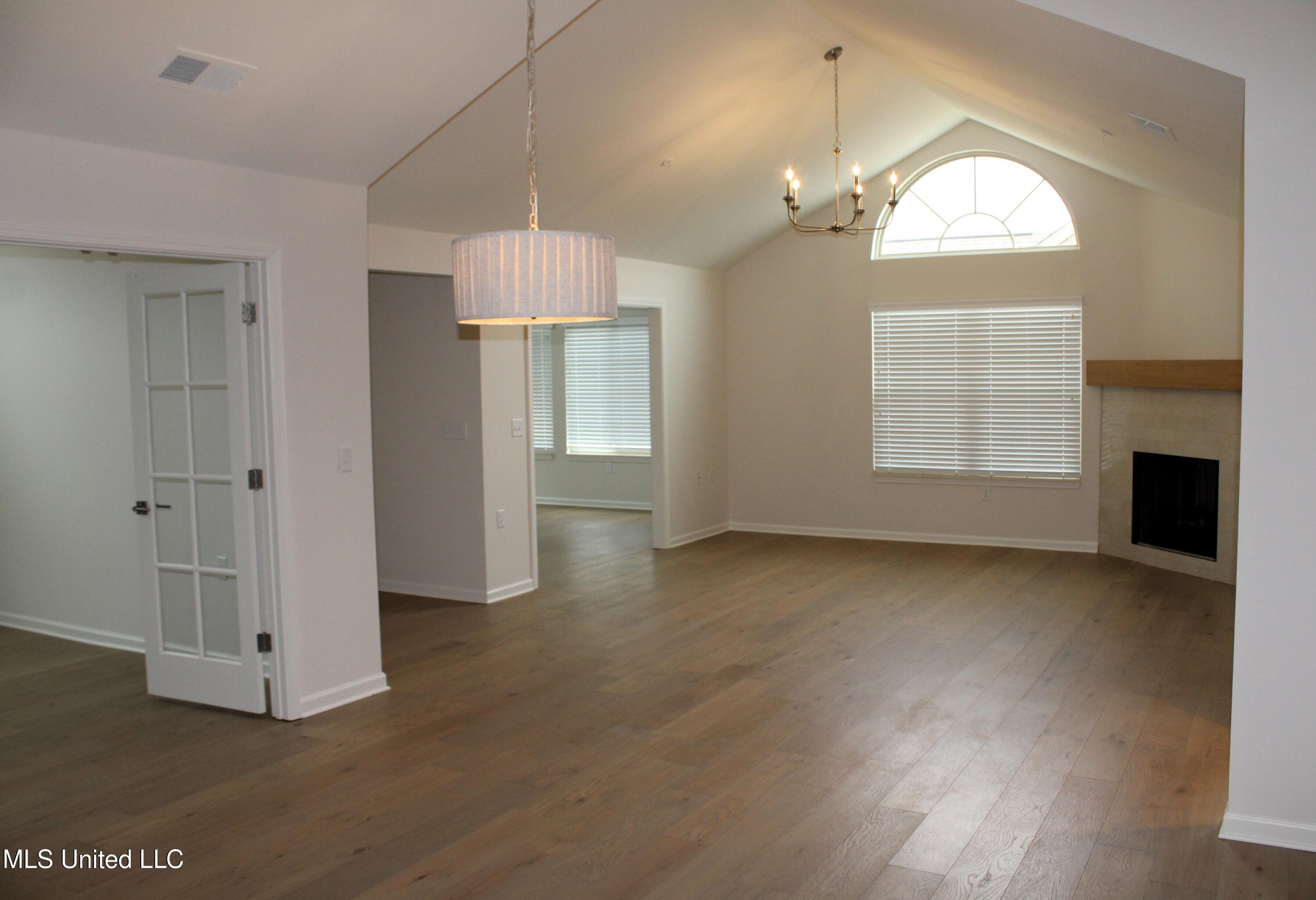 8649 Parkview Oaks Circle Property Photo 5
