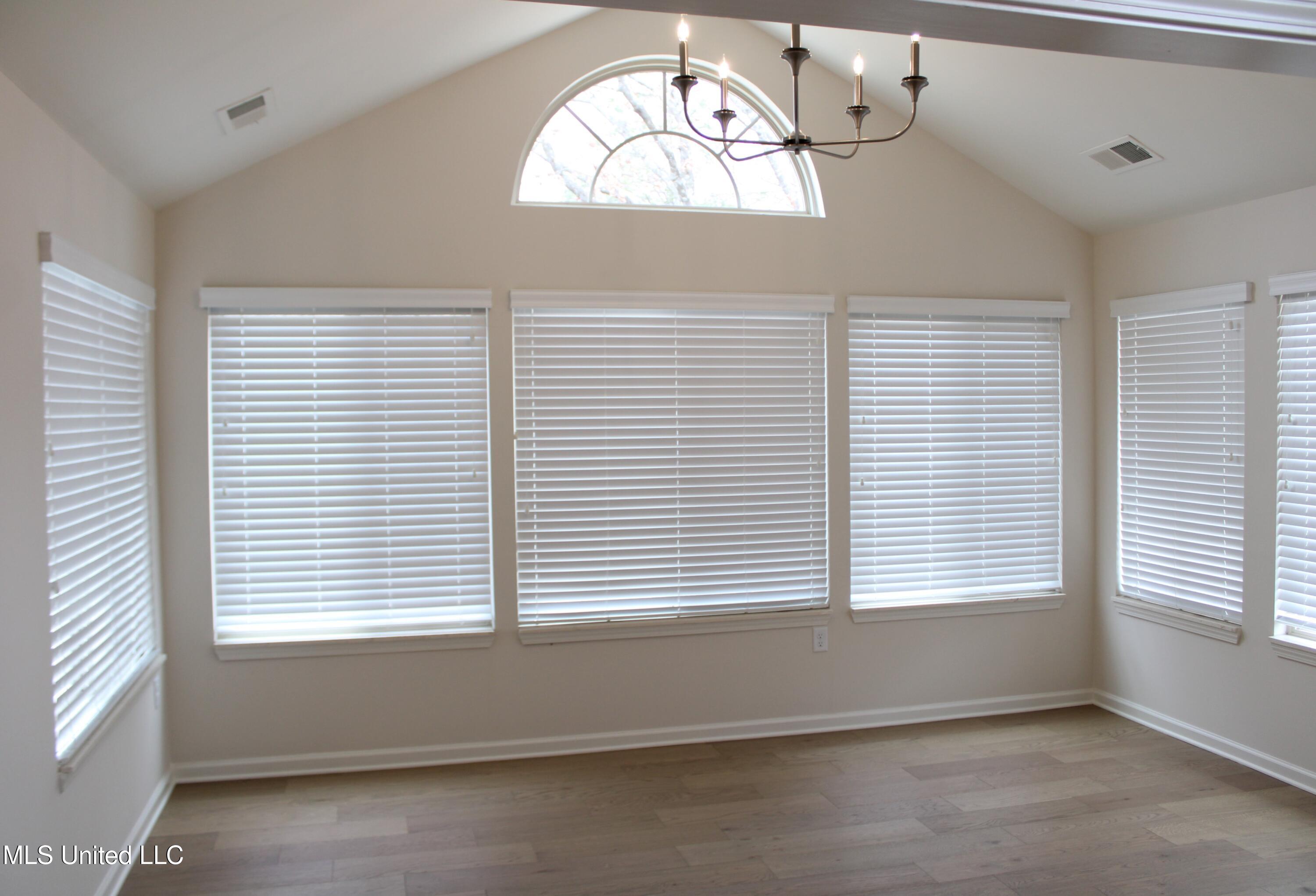 8649 Parkview Oaks Circle Property Photo 8