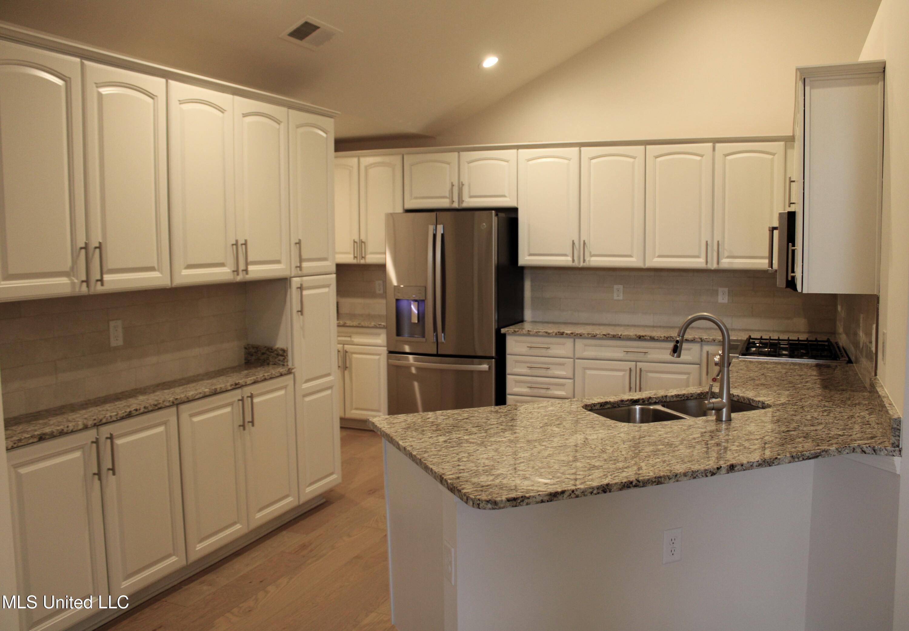 8649 Parkview Oaks Circle Property Photo 9