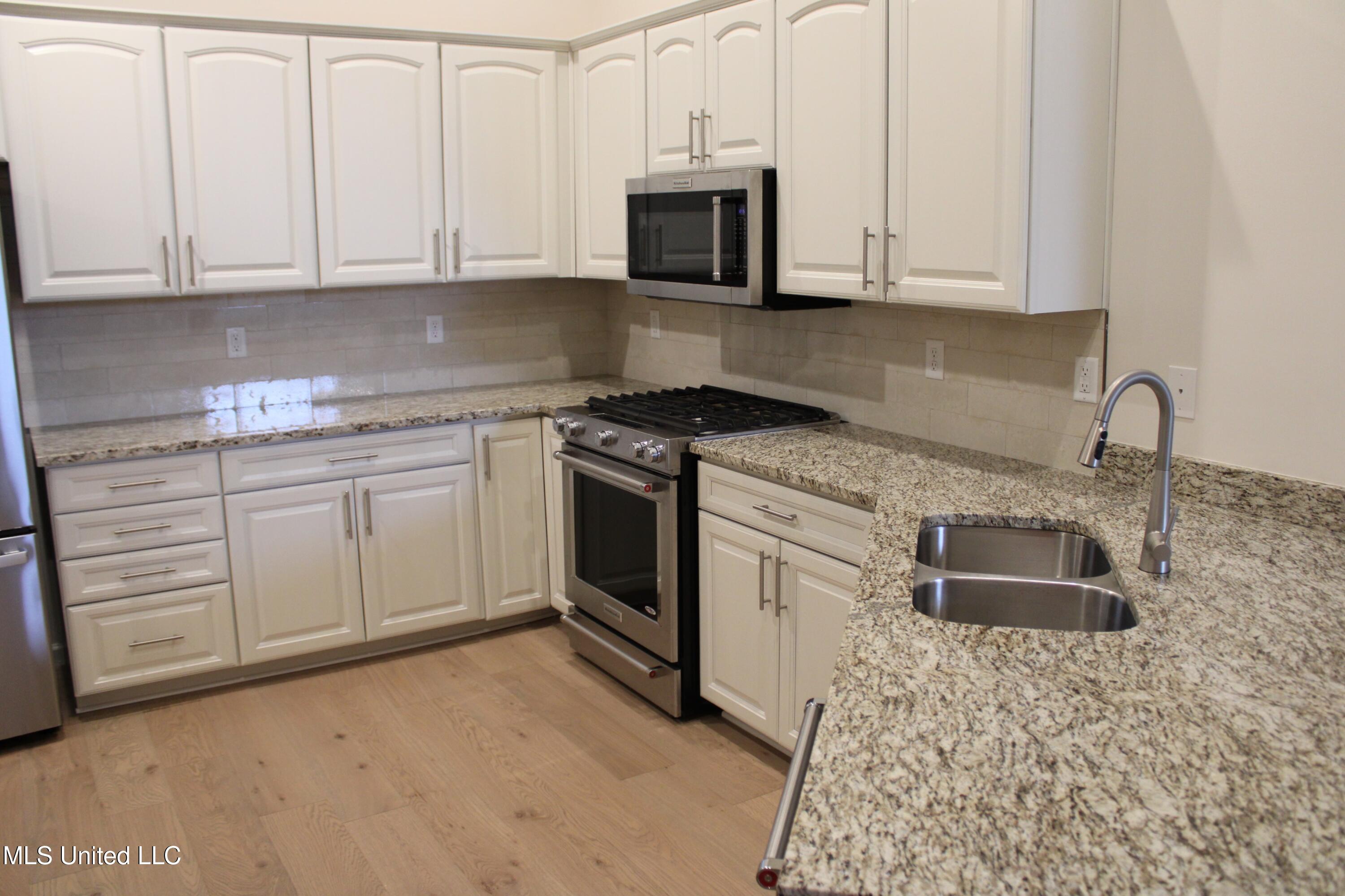 8649 Parkview Oaks Circle Property Photo 10