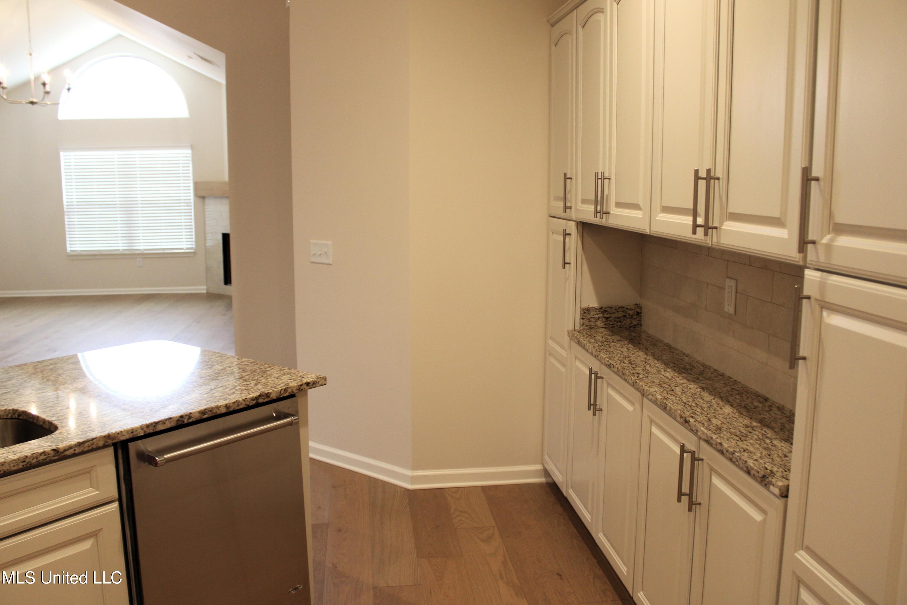 8649 Parkview Oaks Circle Property Photo 11