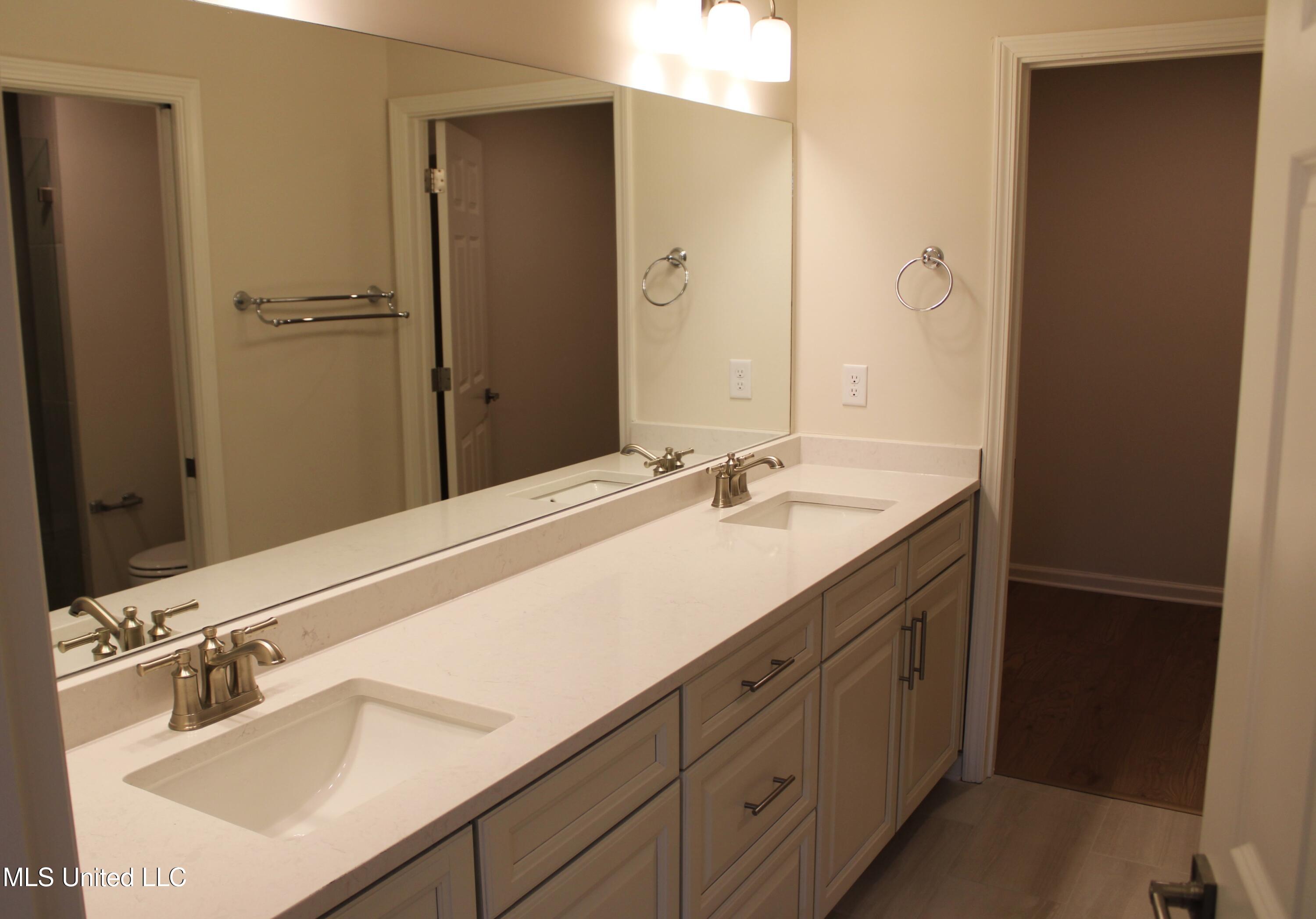 8649 Parkview Oaks Circle Property Photo 14