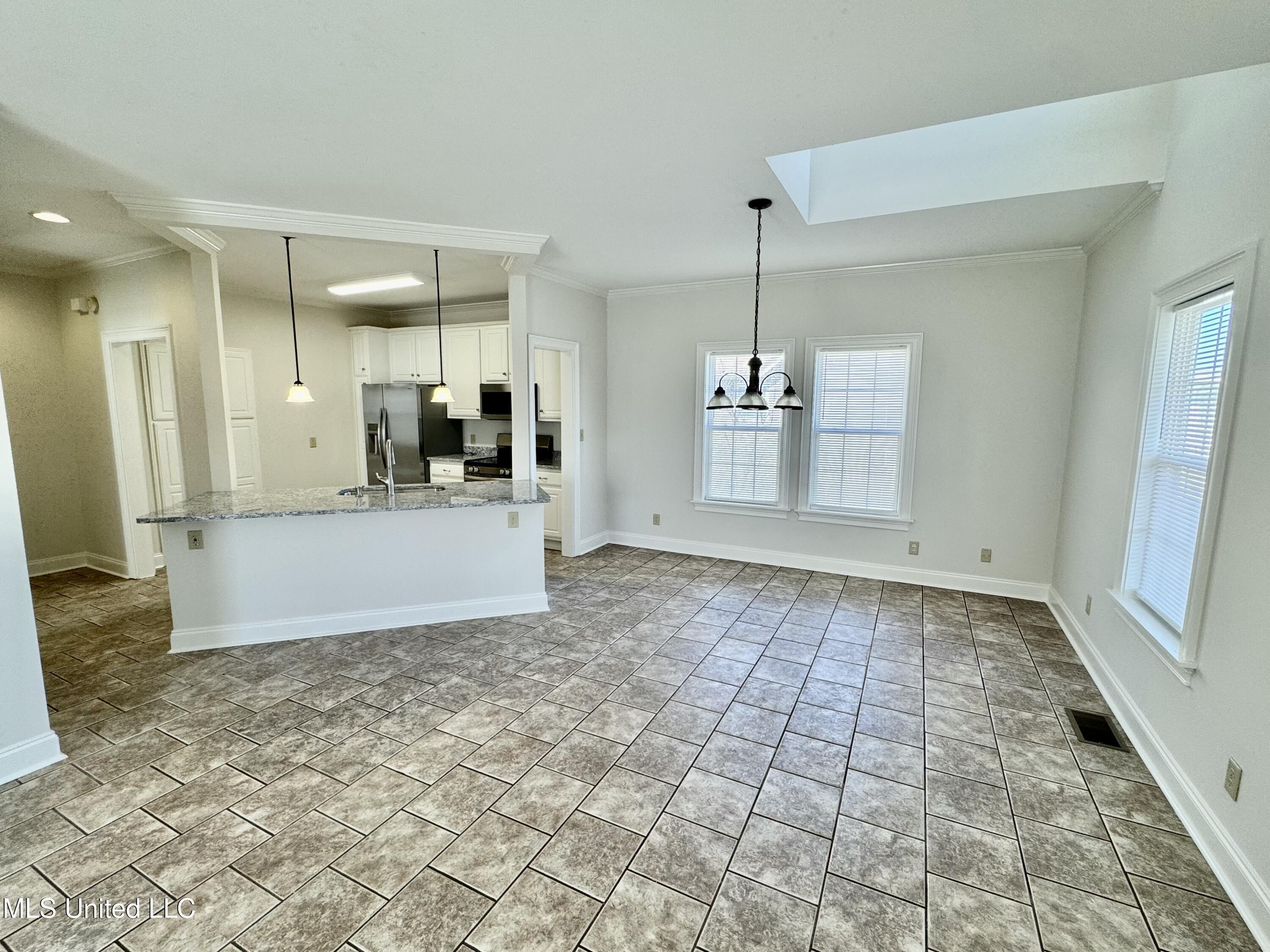 17 Pearl Parkway Property Photo 2