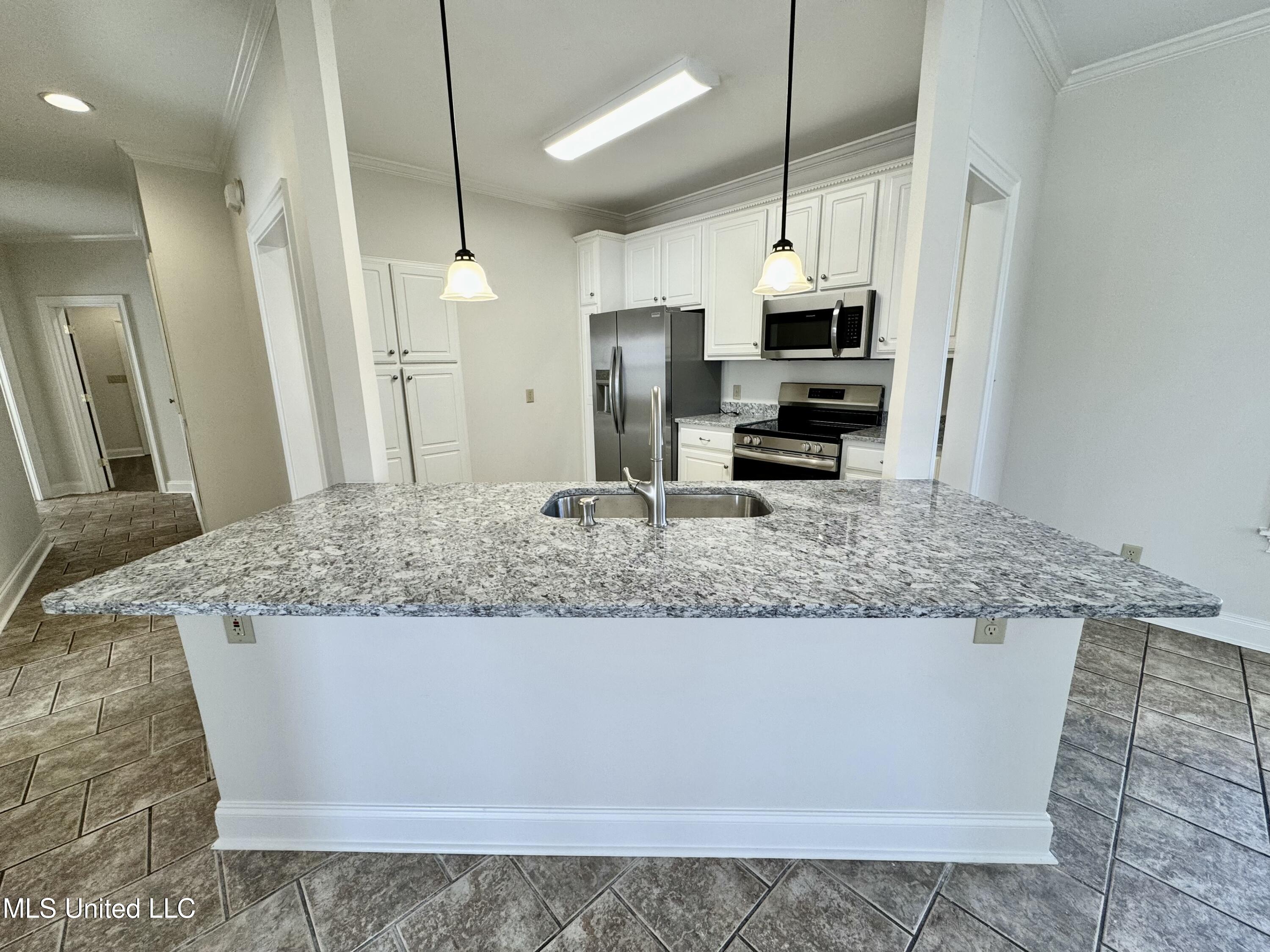 17 Pearl Parkway Property Photo 3
