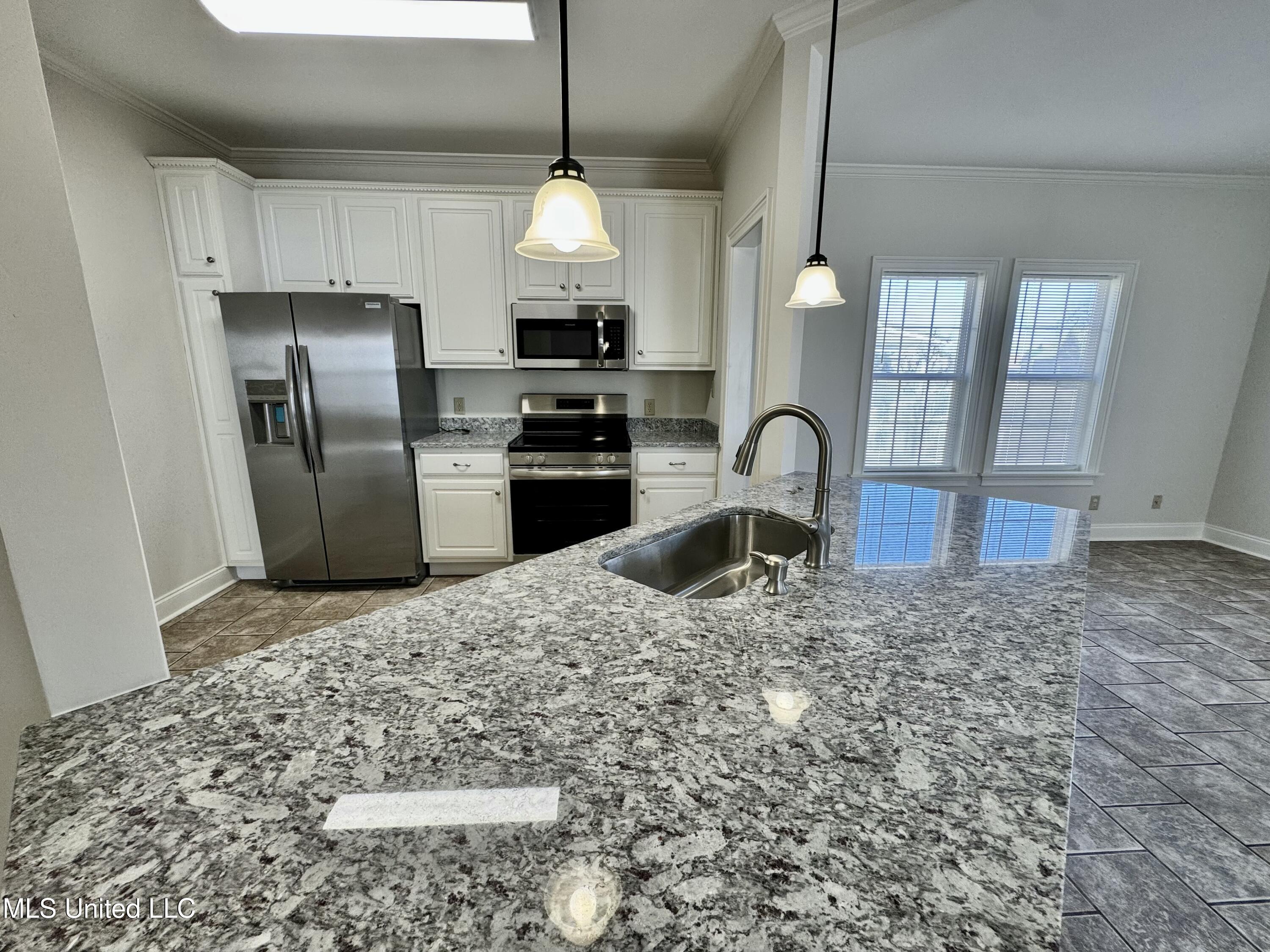 17 Pearl Parkway Property Photo 4