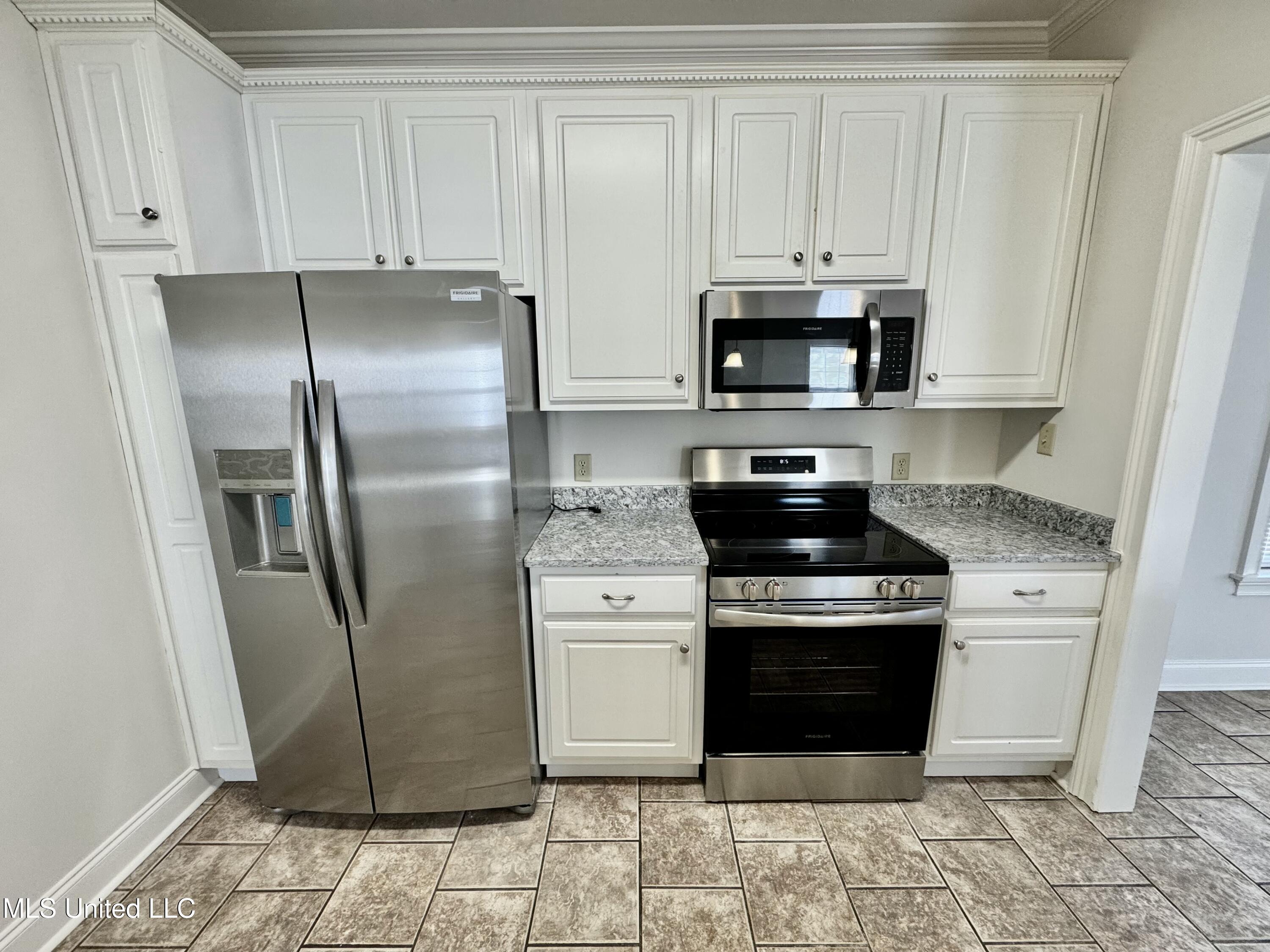 17 Pearl Parkway Property Photo 5