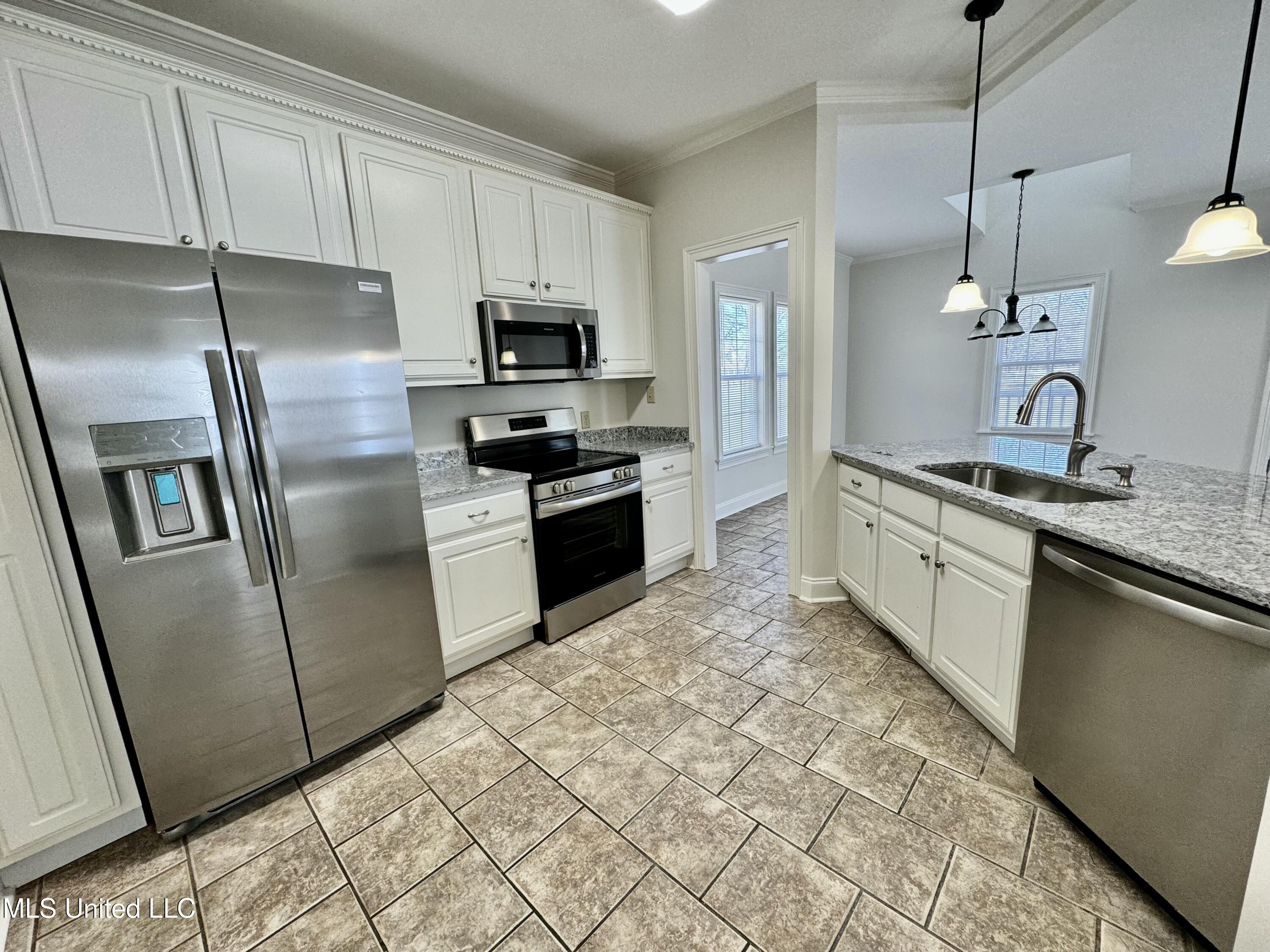 17 Pearl Parkway Property Photo 6