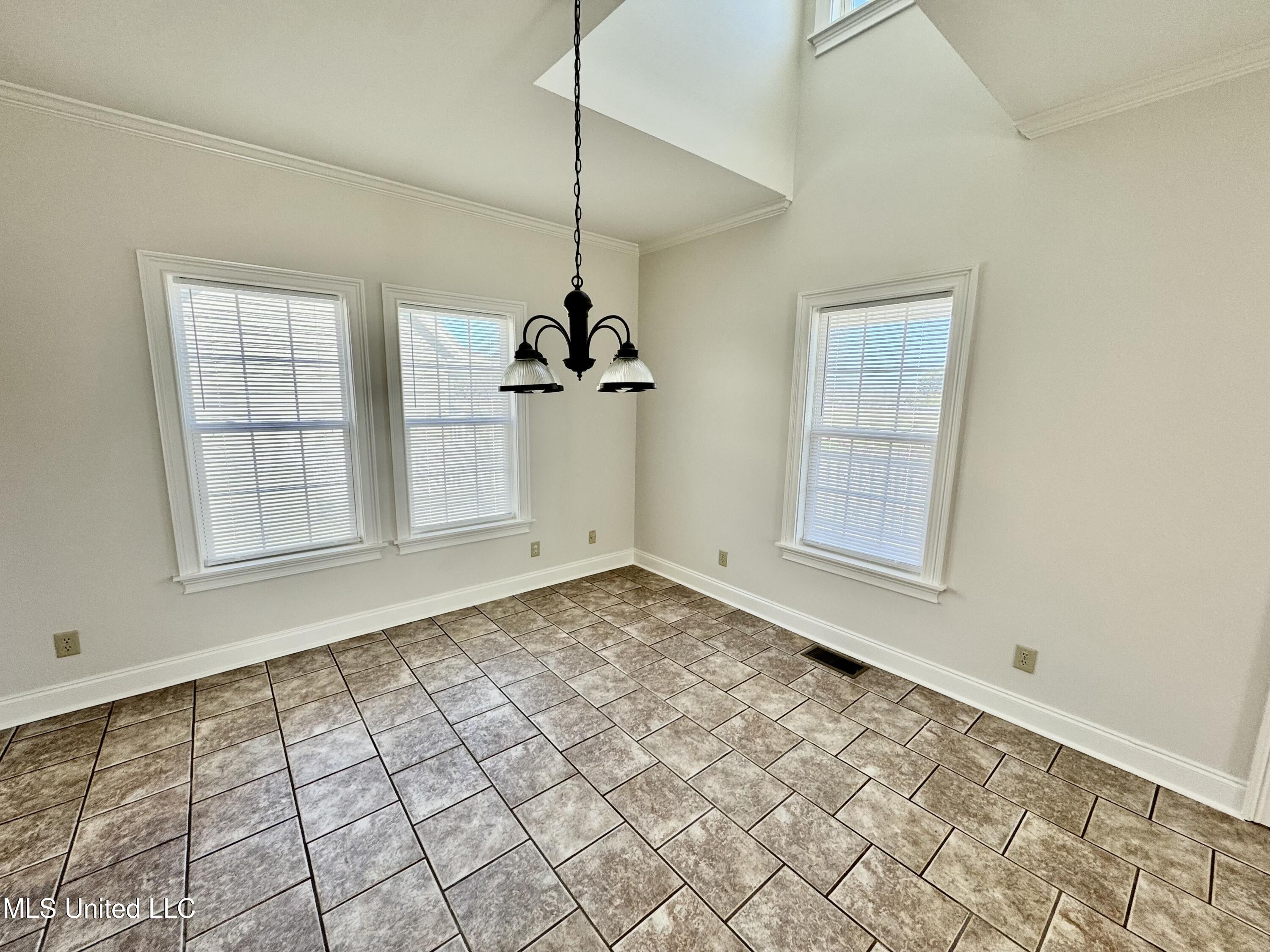 17 Pearl Parkway Property Photo 7