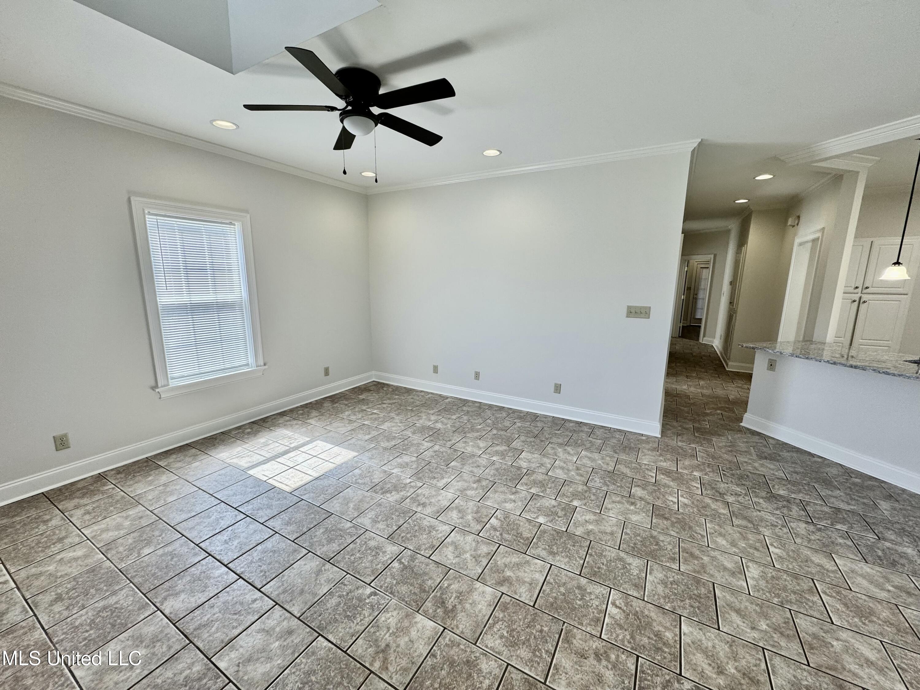 17 Pearl Parkway Property Photo 8