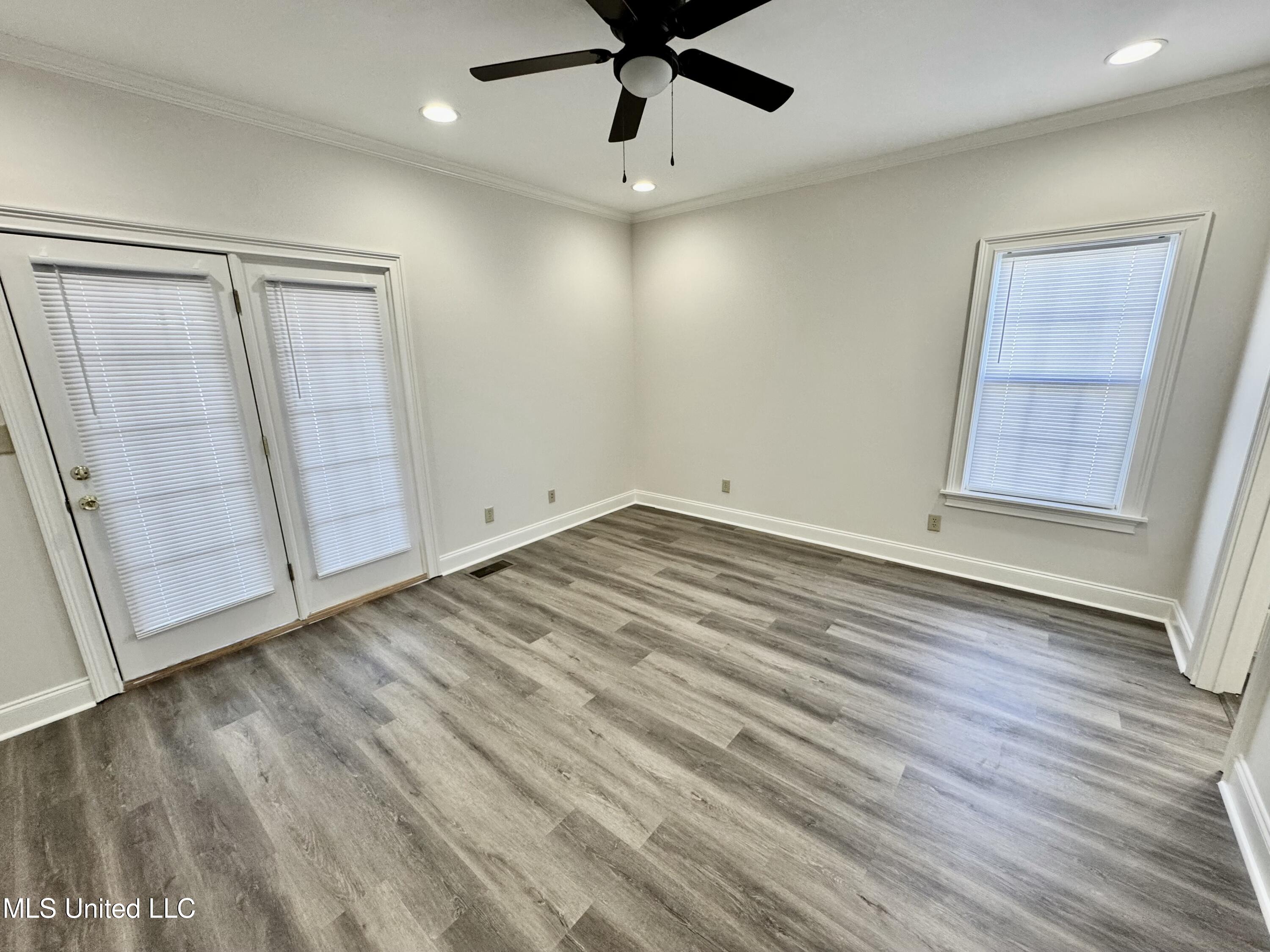 17 Pearl Parkway Property Photo 9