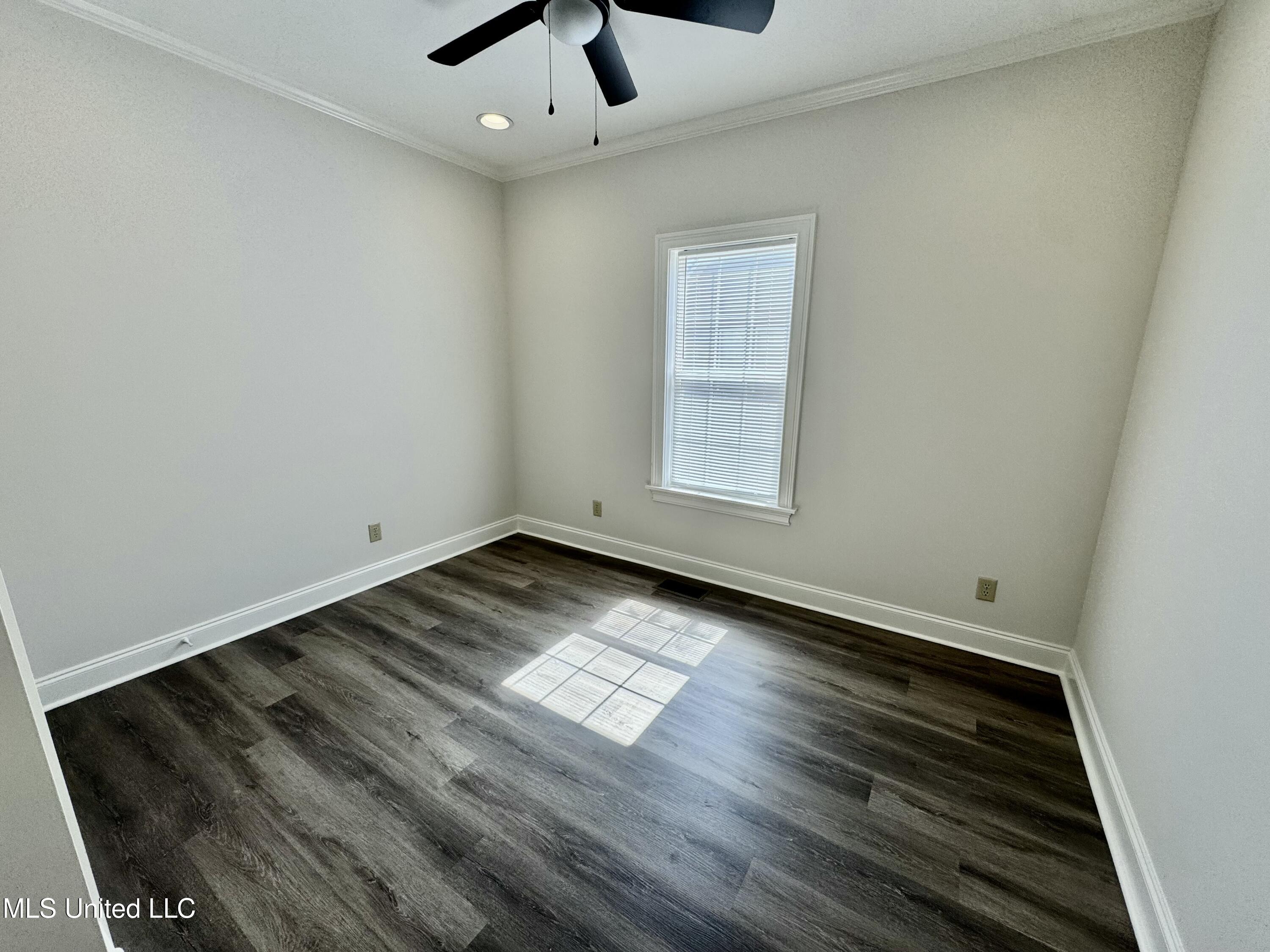 17 Pearl Parkway Property Photo 12
