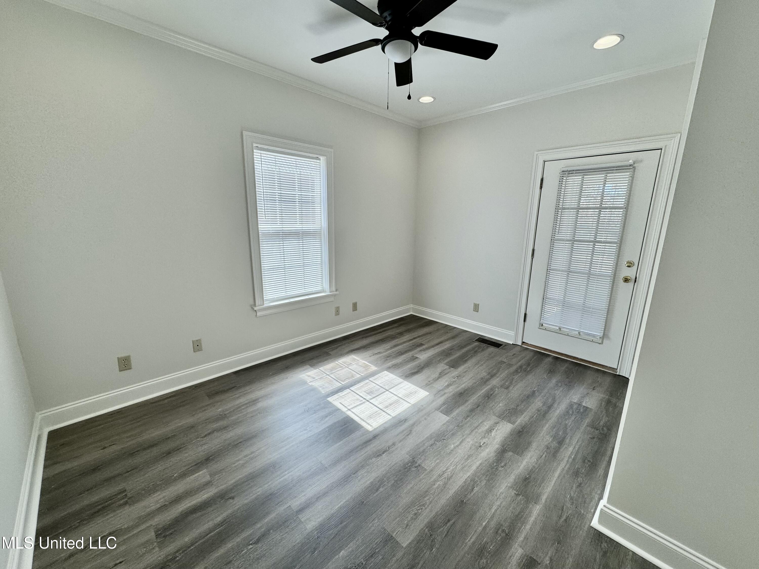 17 Pearl Parkway Property Photo 13