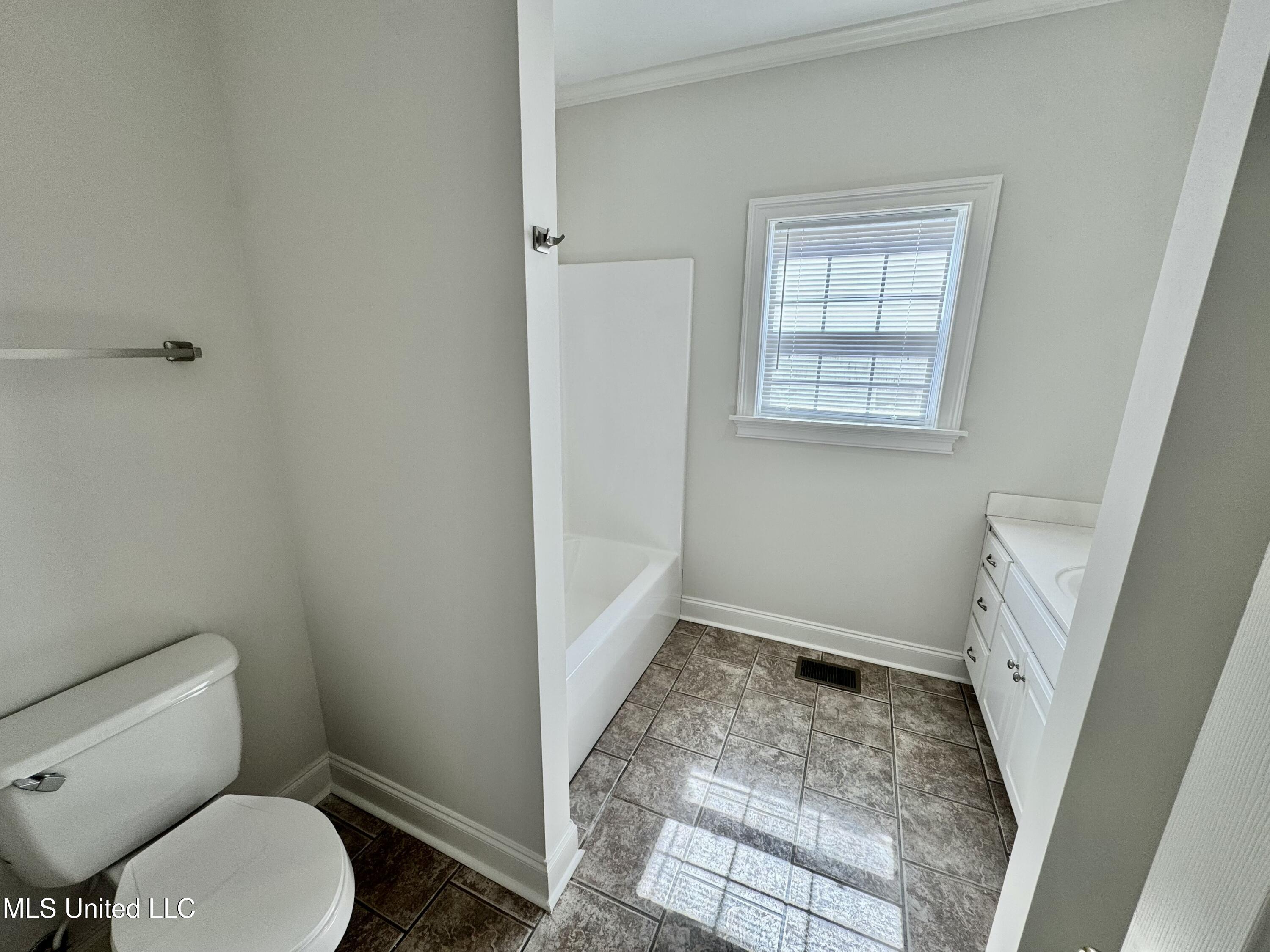 17 Pearl Parkway Property Photo 14