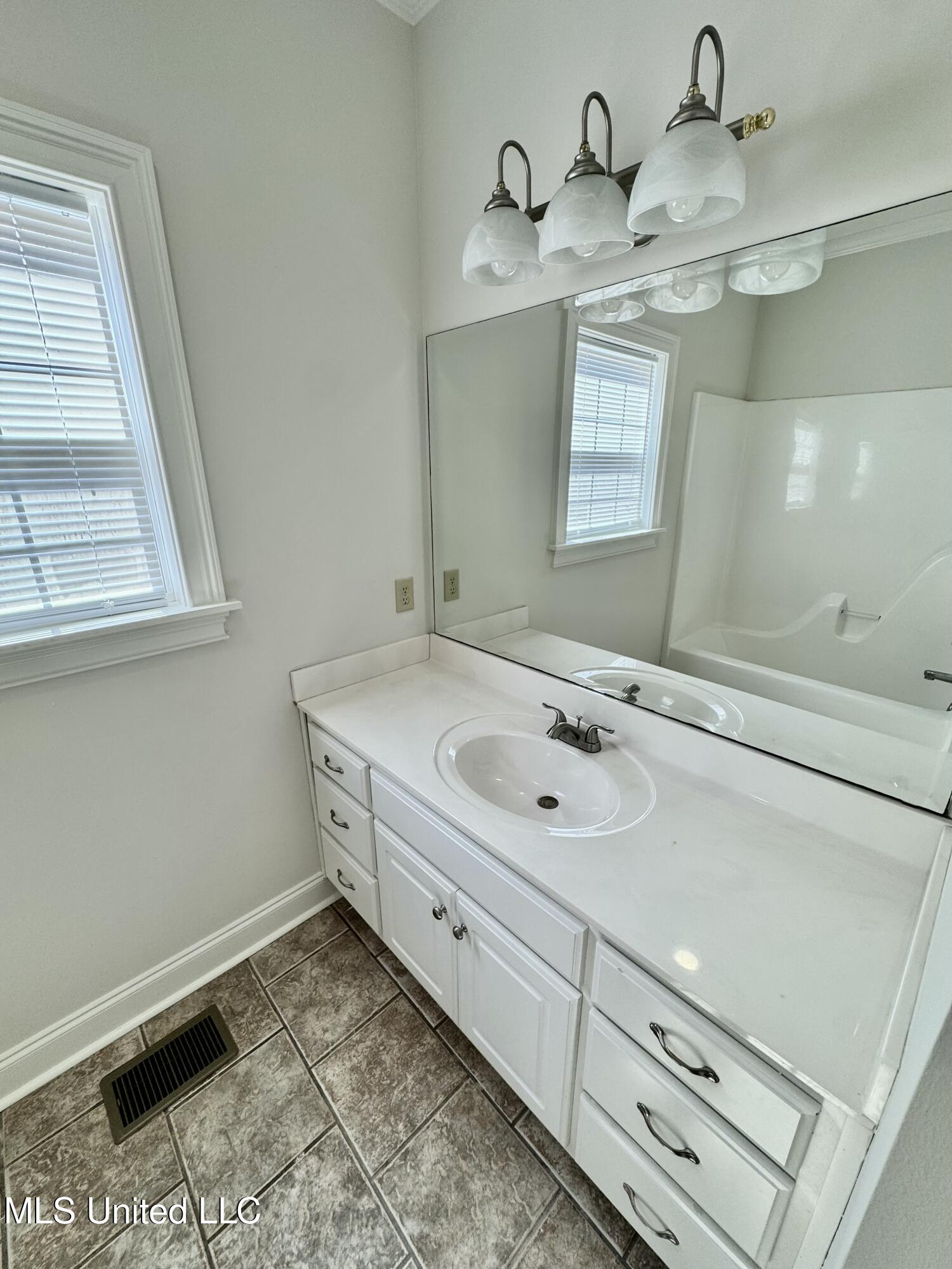 17 Pearl Parkway Property Photo 15
