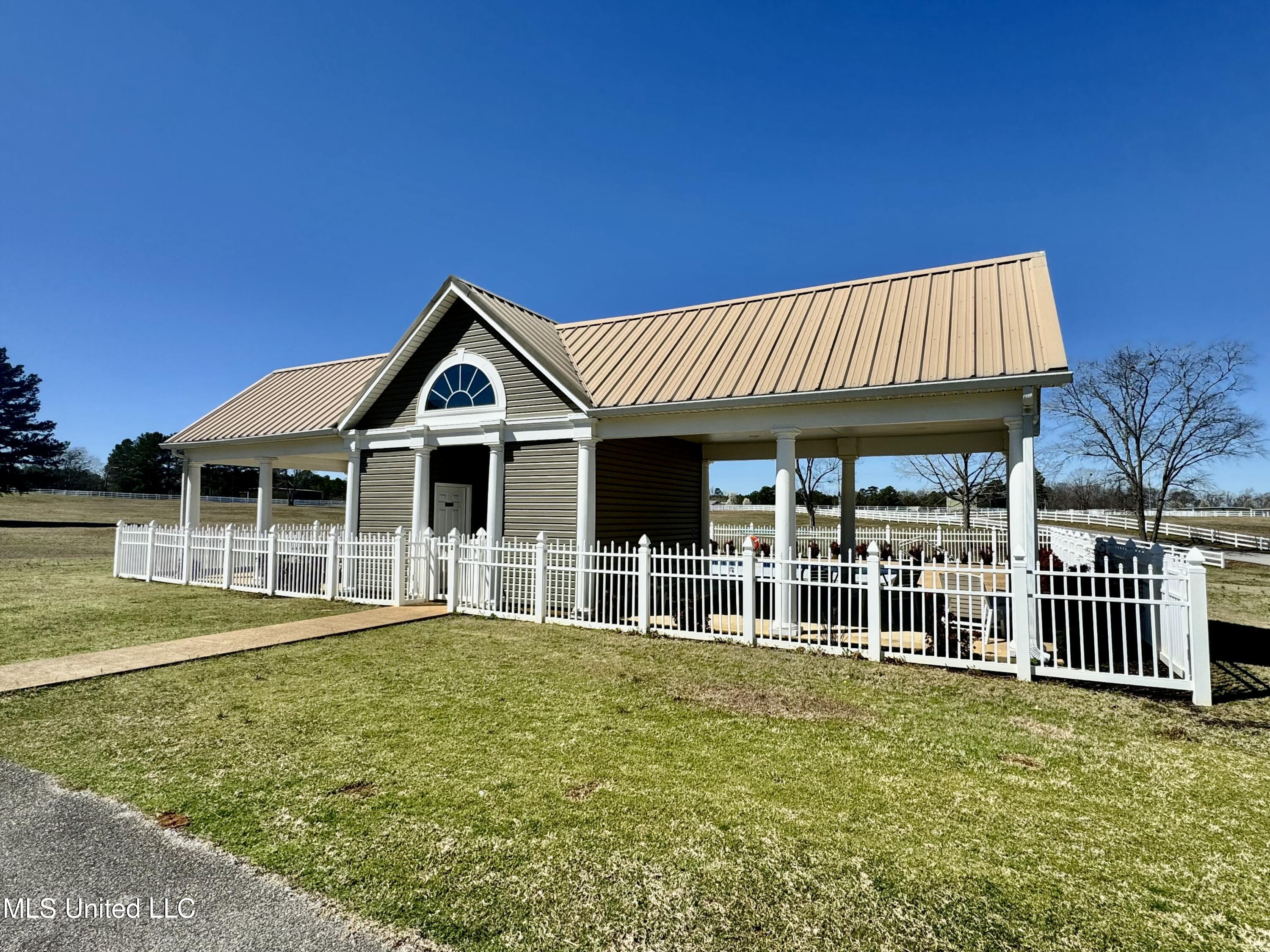 17 Pearl Parkway Property Photo 20