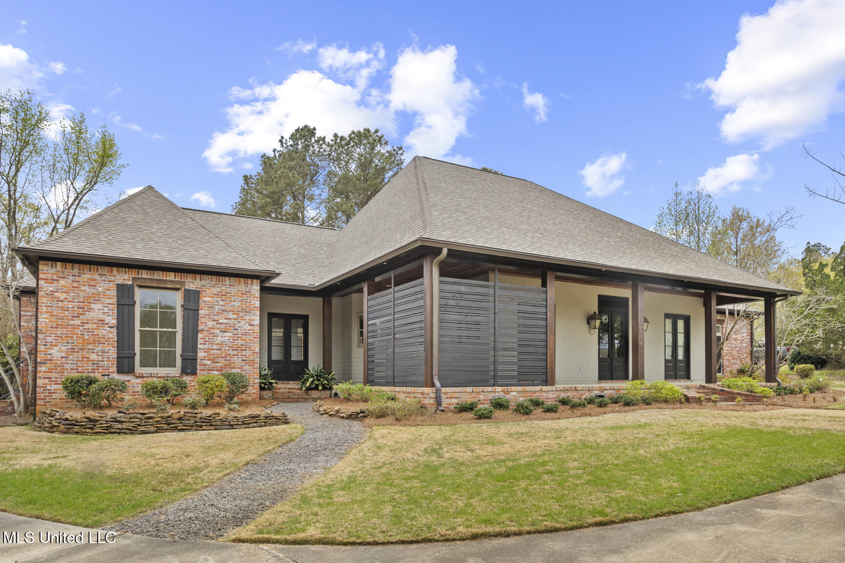 128 Summer Lake Drive Property Photo 2