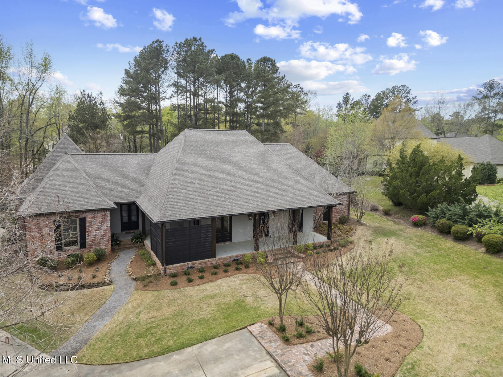 128 Summer Lake Drive Property Photo 3