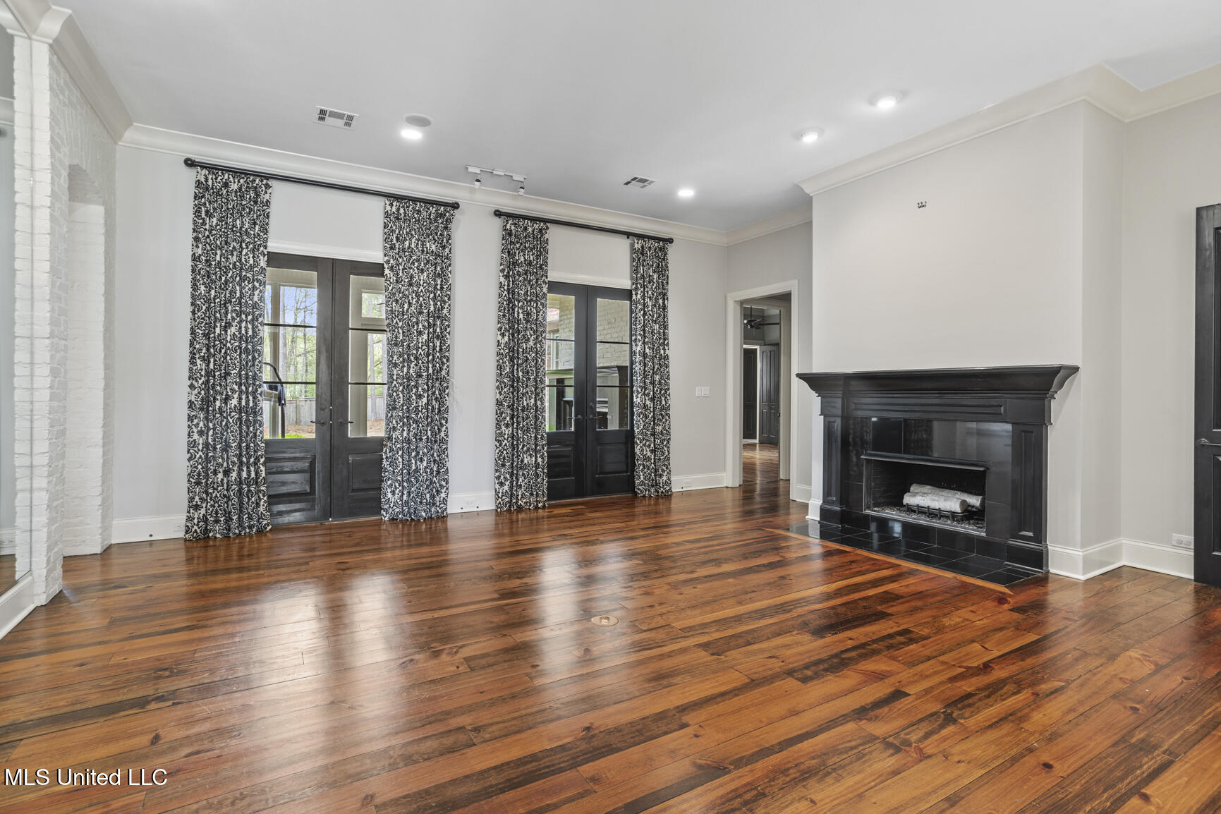 128 Summer Lake Drive Property Photo 8