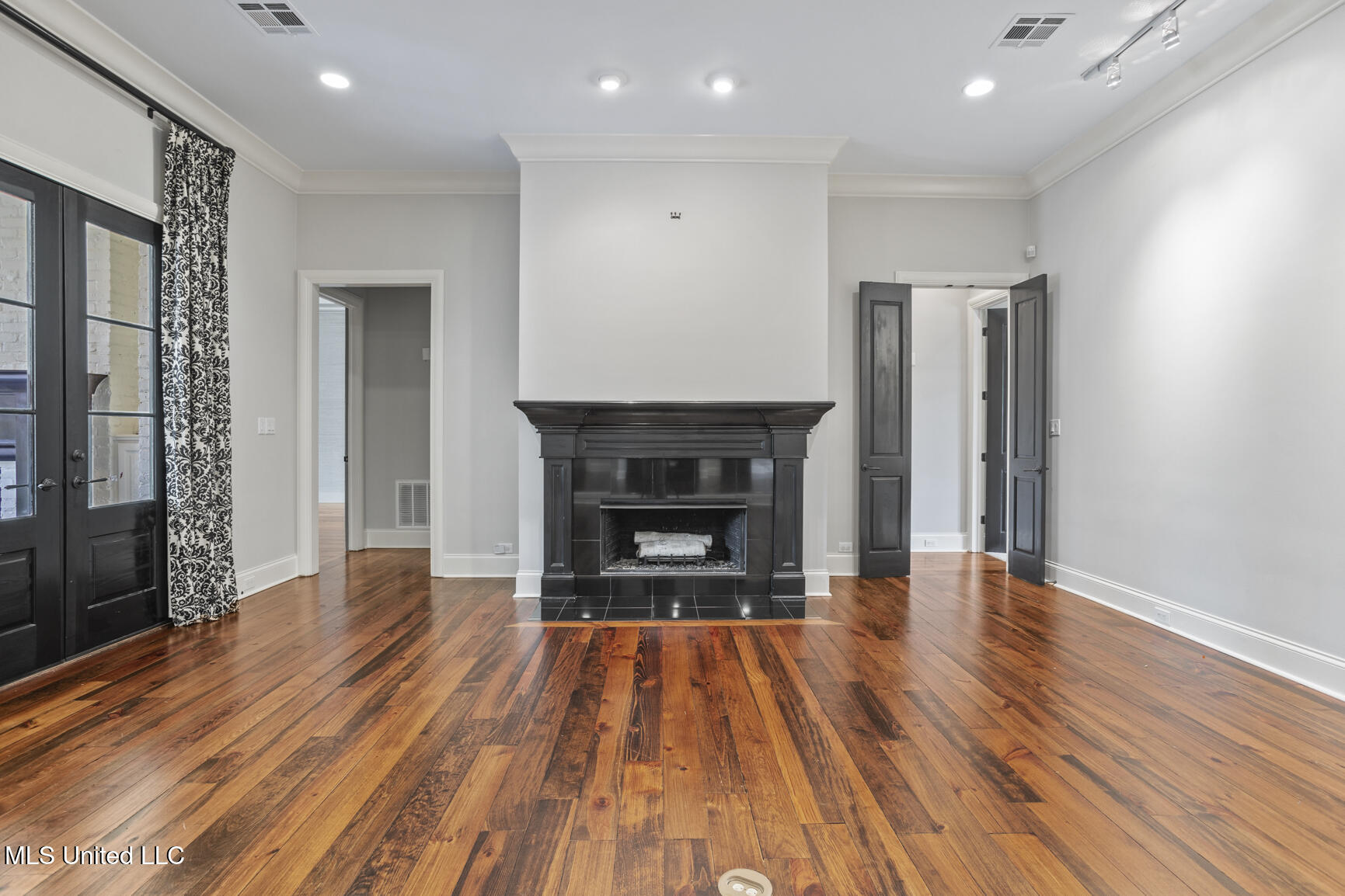 128 Summer Lake Drive Property Photo 9