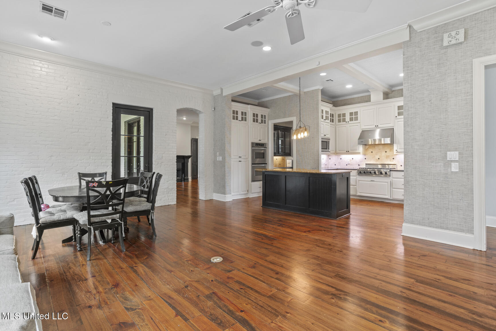 128 Summer Lake Drive Property Photo 12