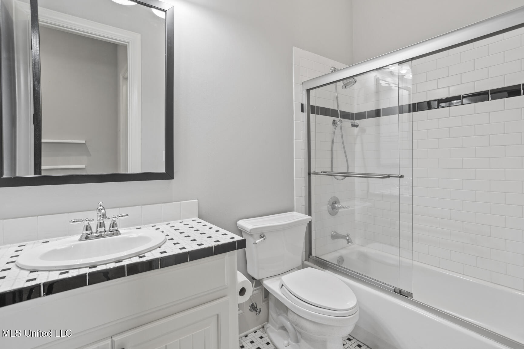 128 Summer Lake Drive Property Photo 27