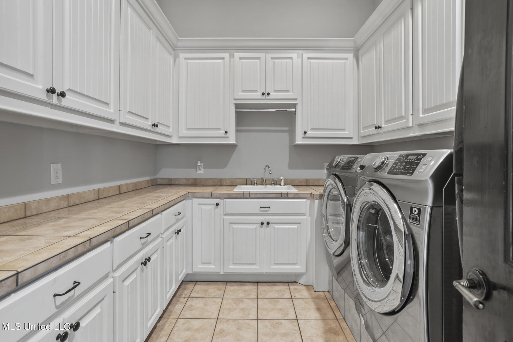 128 Summer Lake Drive Property Photo 30