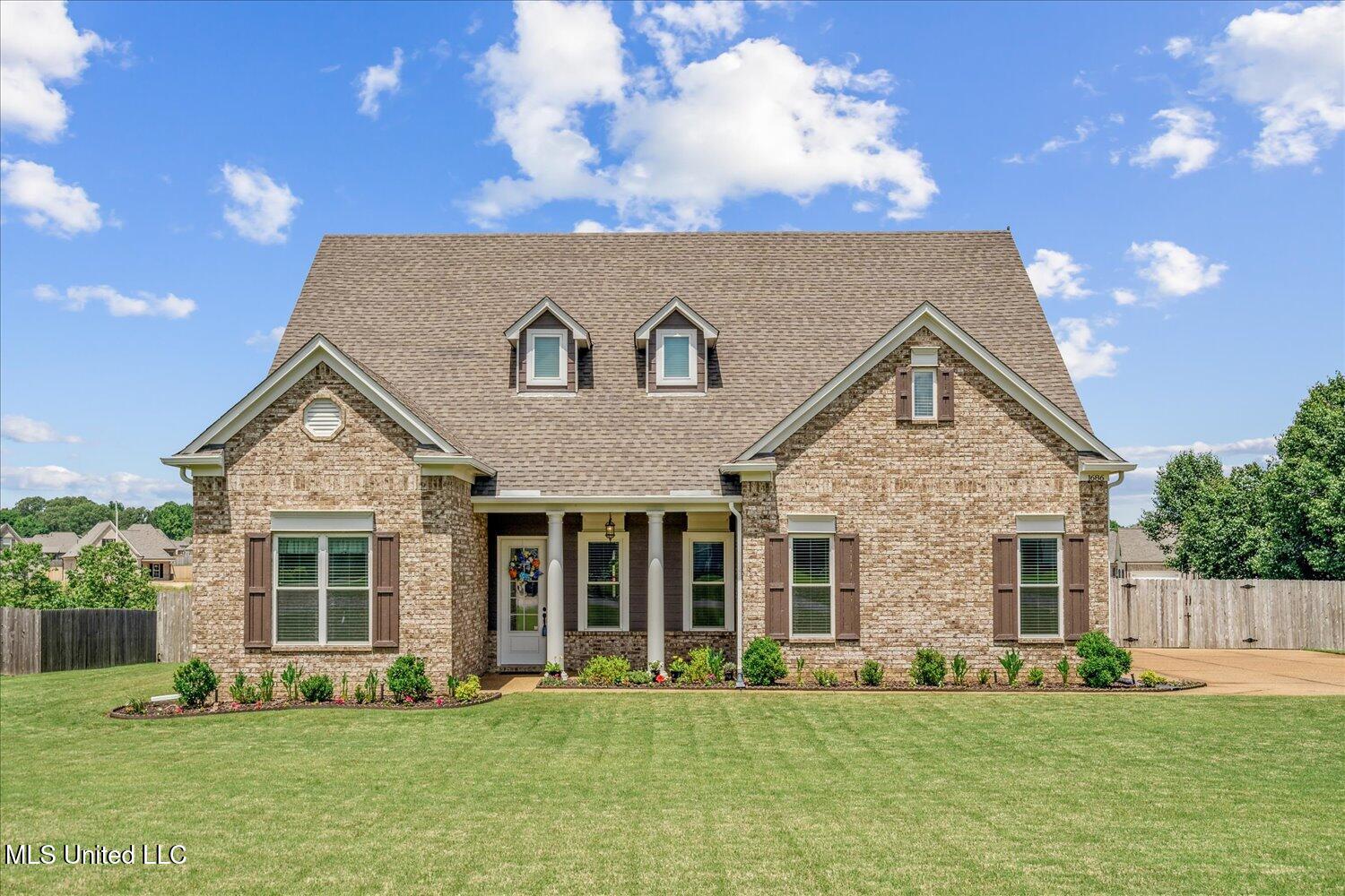1686 Montys Cir N Property Photo 1