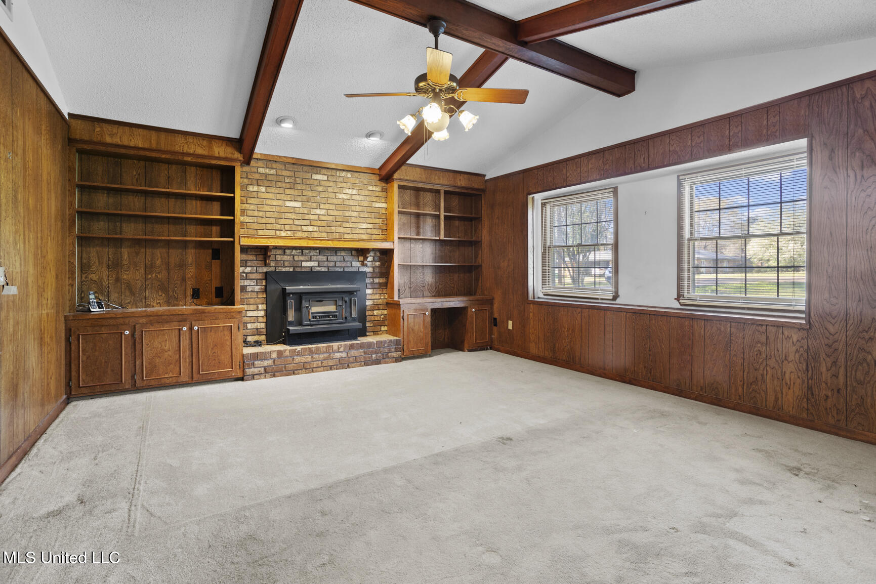 1054 Westbury Square Property Photo 6