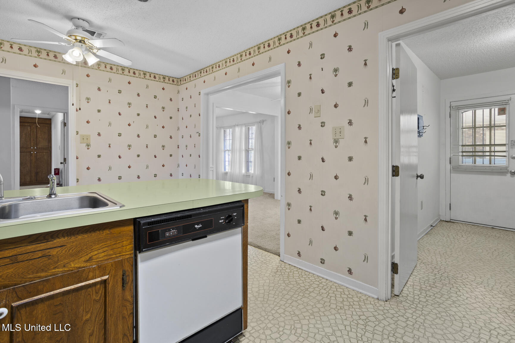 1054 Westbury Square Property Photo 10