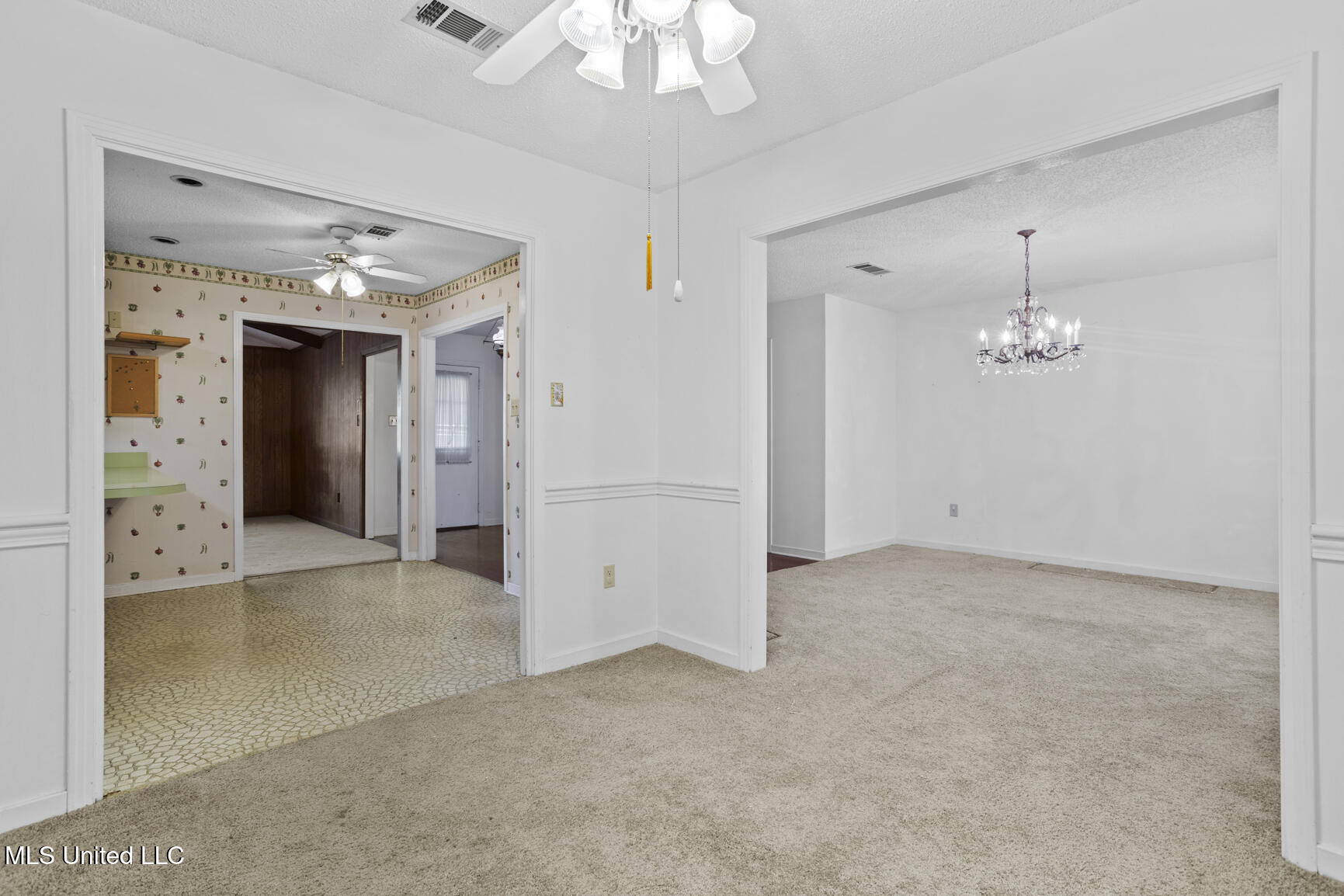 1054 Westbury Square Property Photo 13