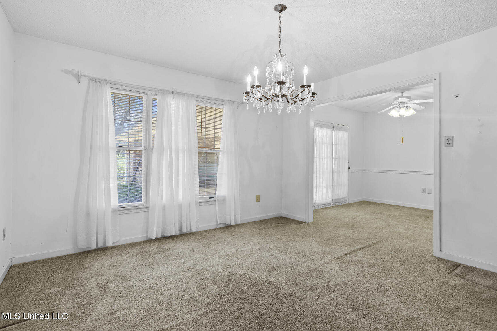 1054 Westbury Square Property Photo 14