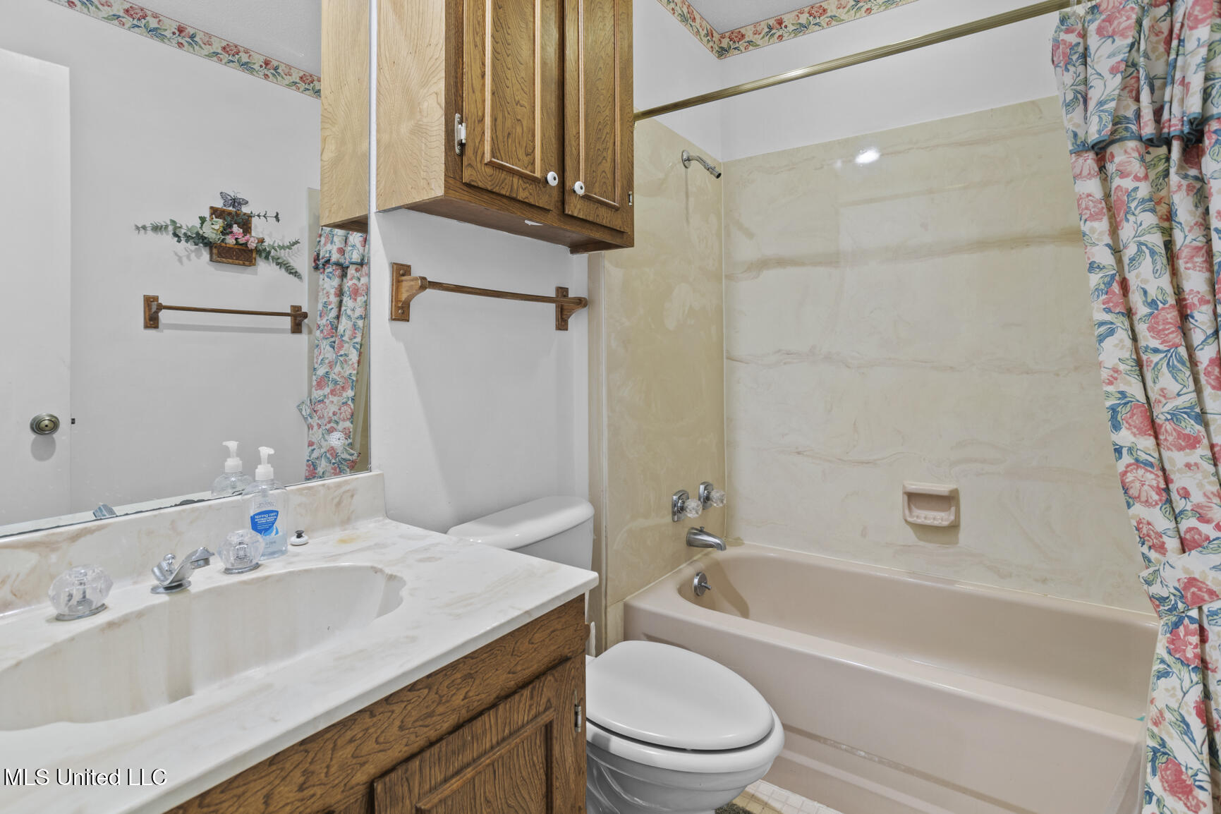 1054 Westbury Square Property Photo 16