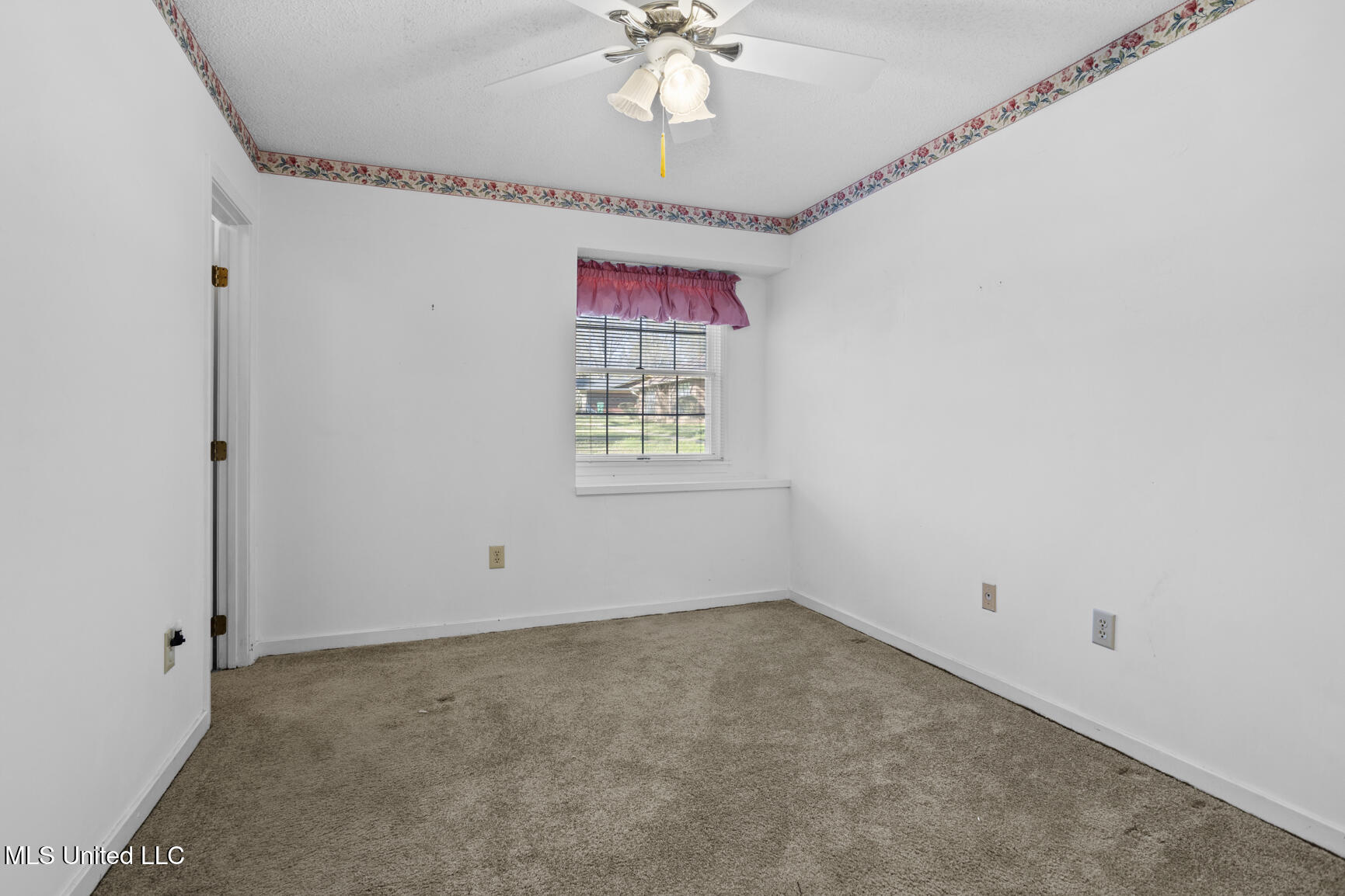 1054 Westbury Square Property Photo 17