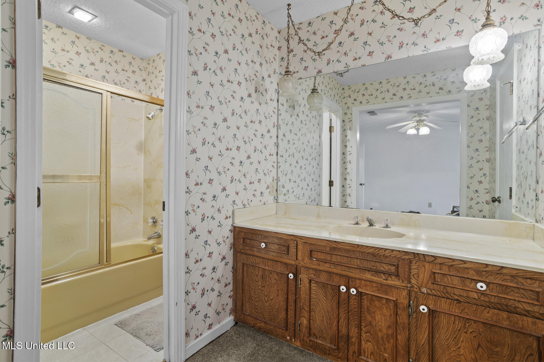 1054 Westbury Square Property Photo 19