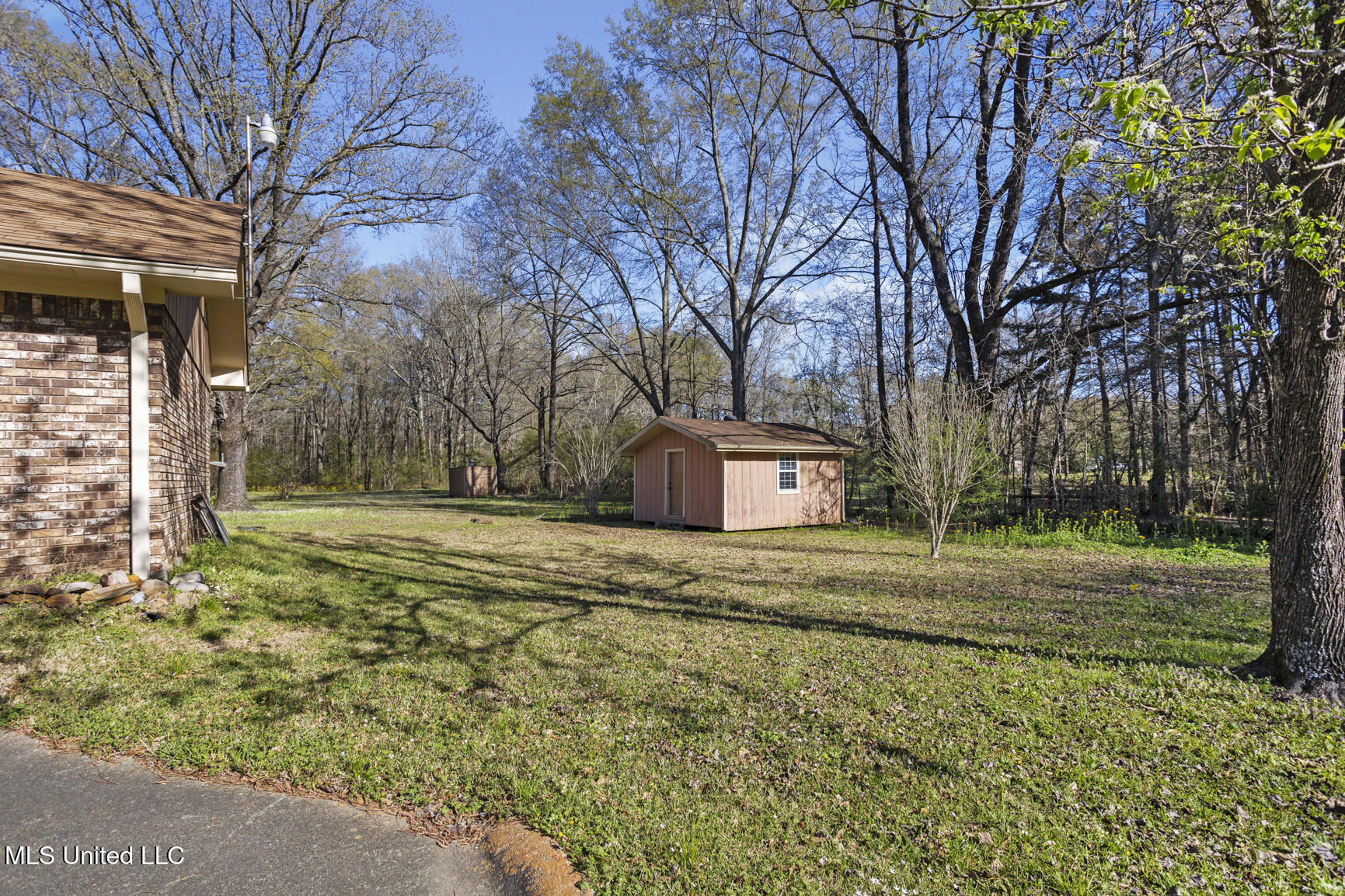 1054 Westbury Square Property Photo 22