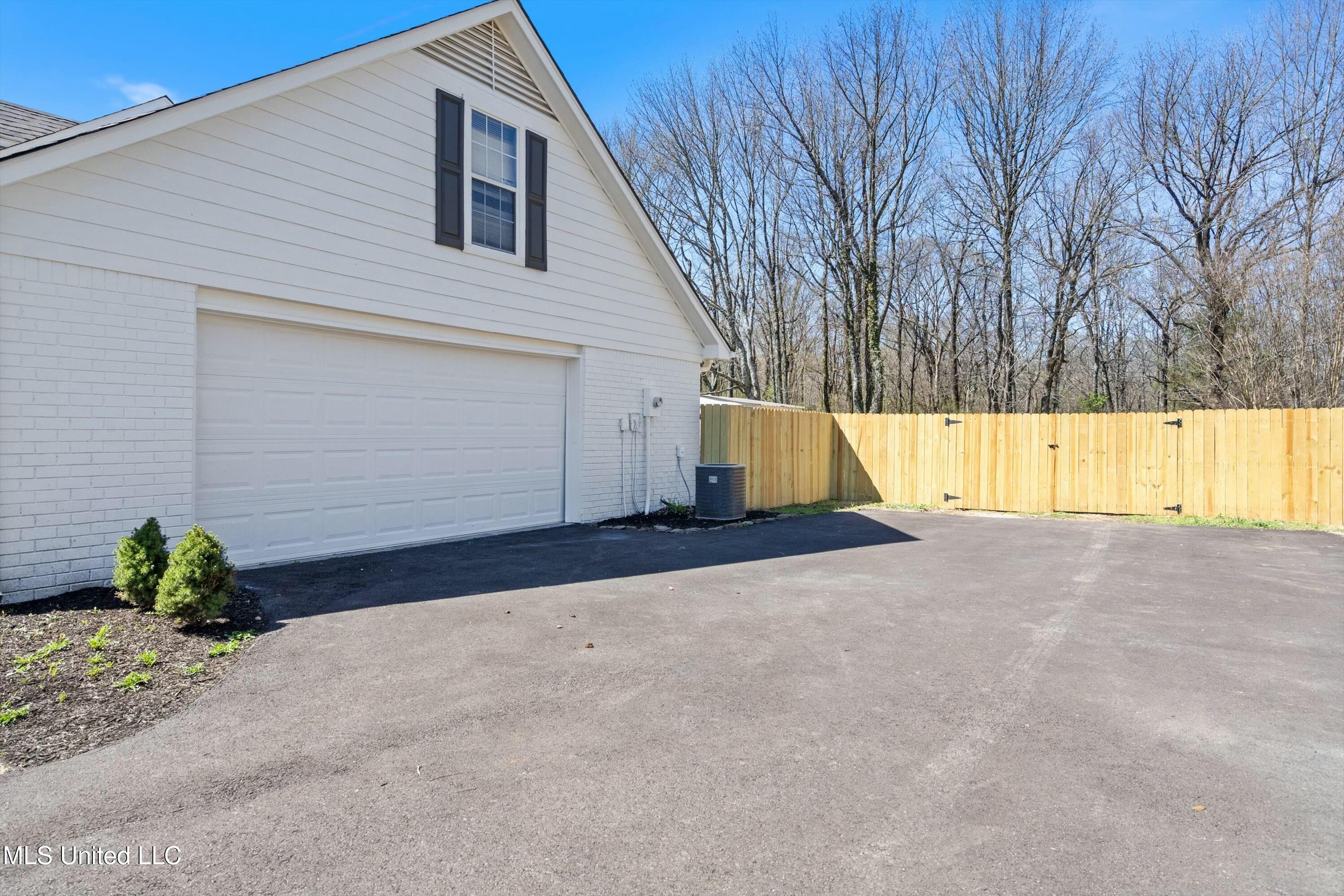 4481 Summers Place Drive Property Photo 3