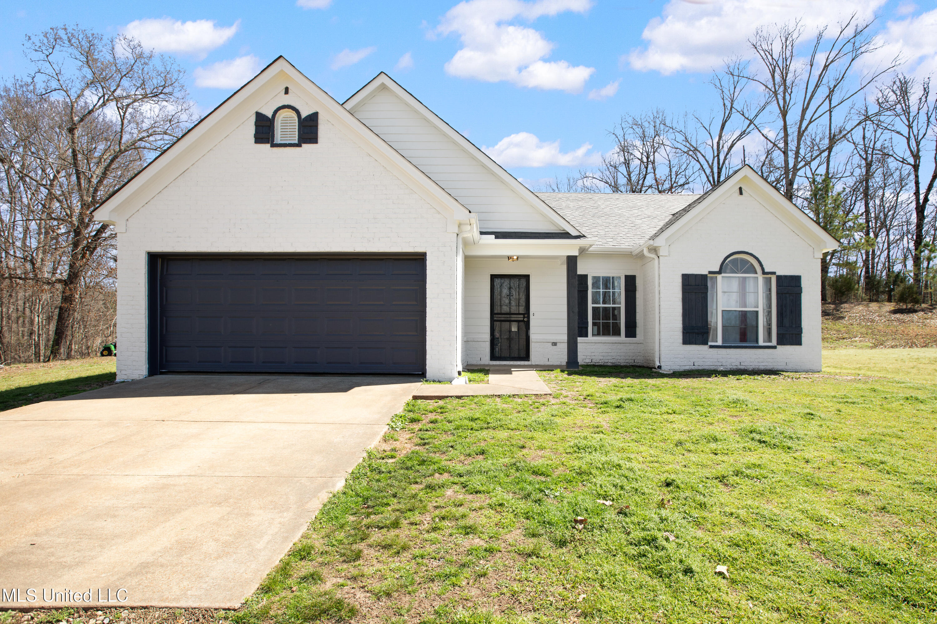 183 Amber Circle Circle Property Photo 1