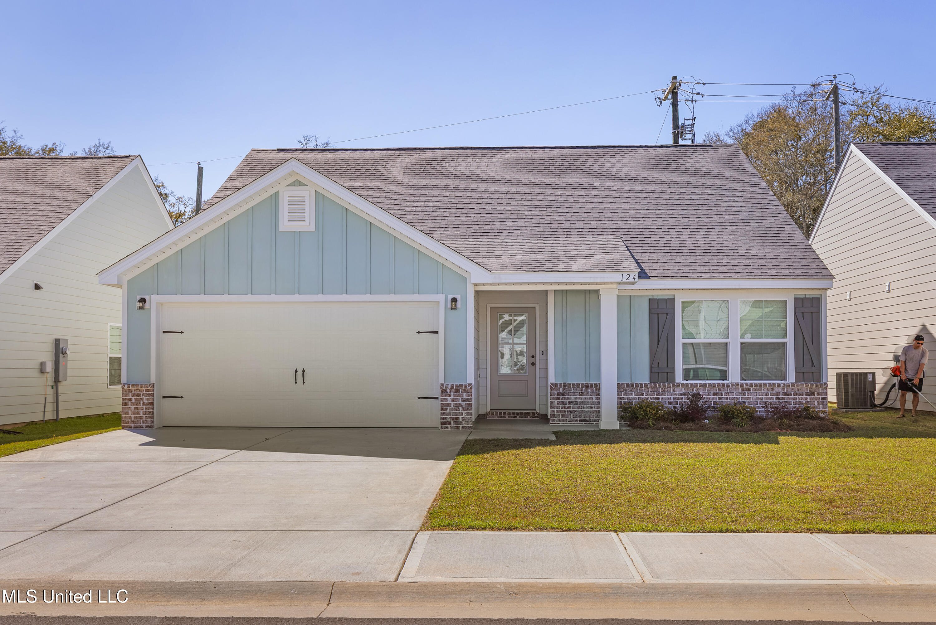 124 Pointe Breeze Way Property Photo 1