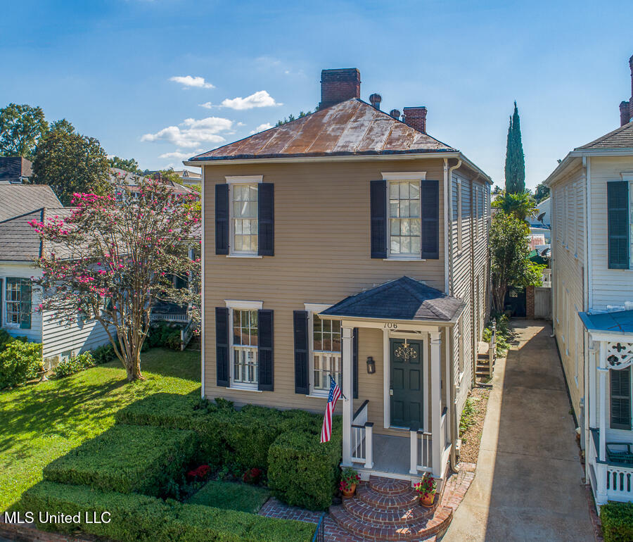 706 State Street Property Photo 2